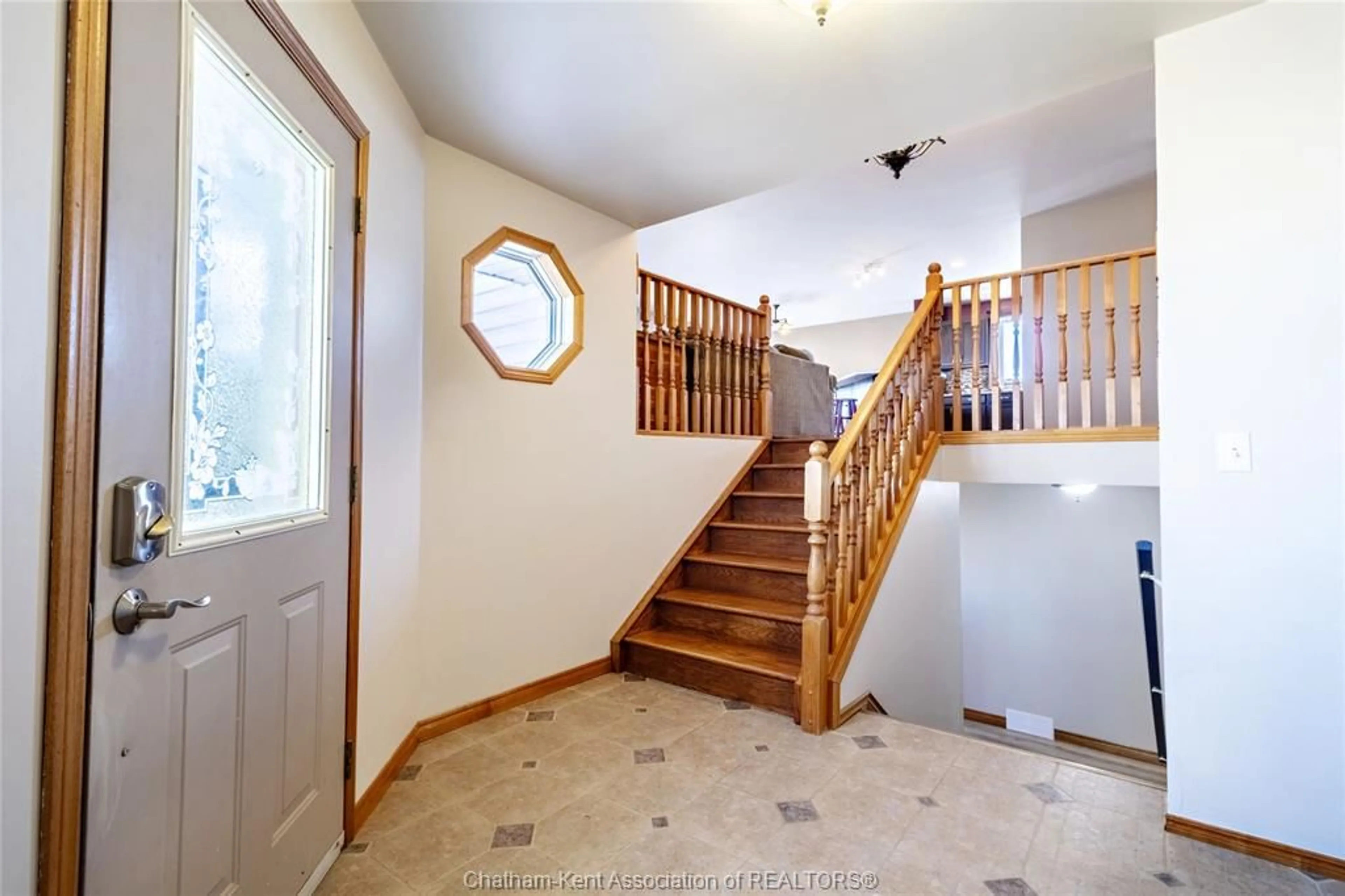 Indoor foyer for 6201 Main St, Comber Ontario N0P 1J0