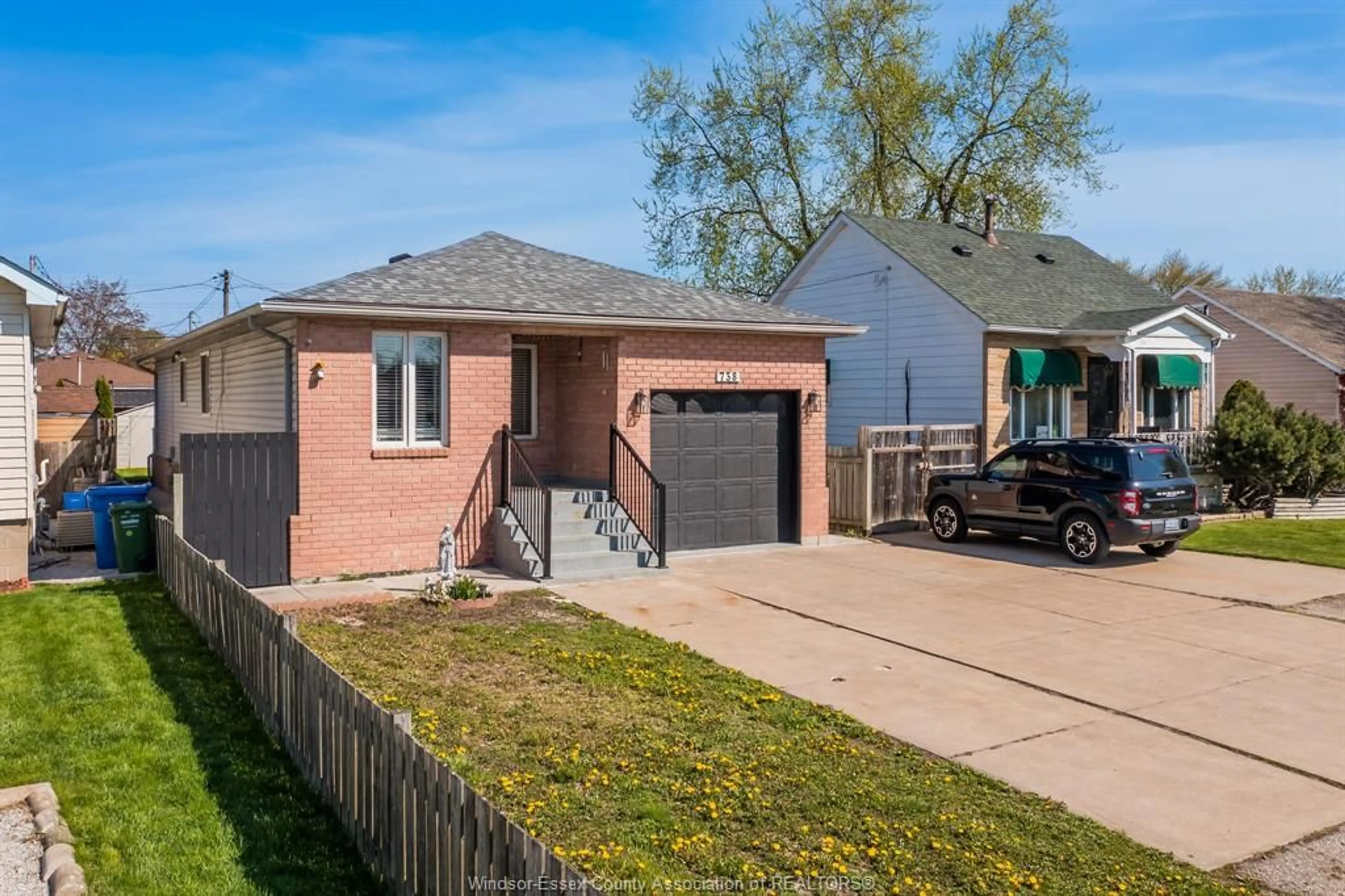 Unknown for 738 BENSETTE St, Windsor Ontario N8X 2Z1