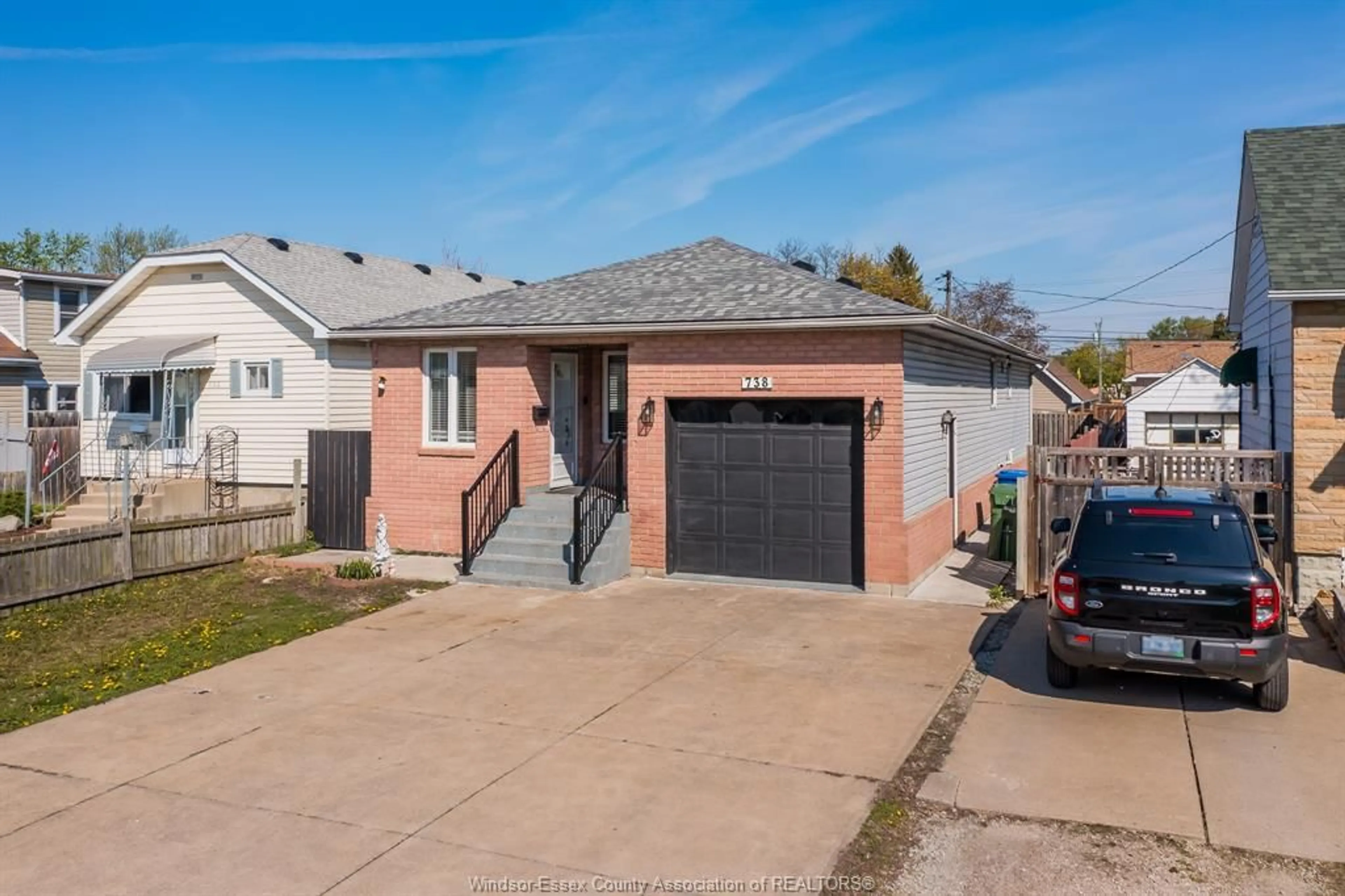 A pic from outside/outdoor area/front of a property/back of a property/a pic from drone, street for 738 BENSETTE St, Windsor Ontario N8X 2Z1