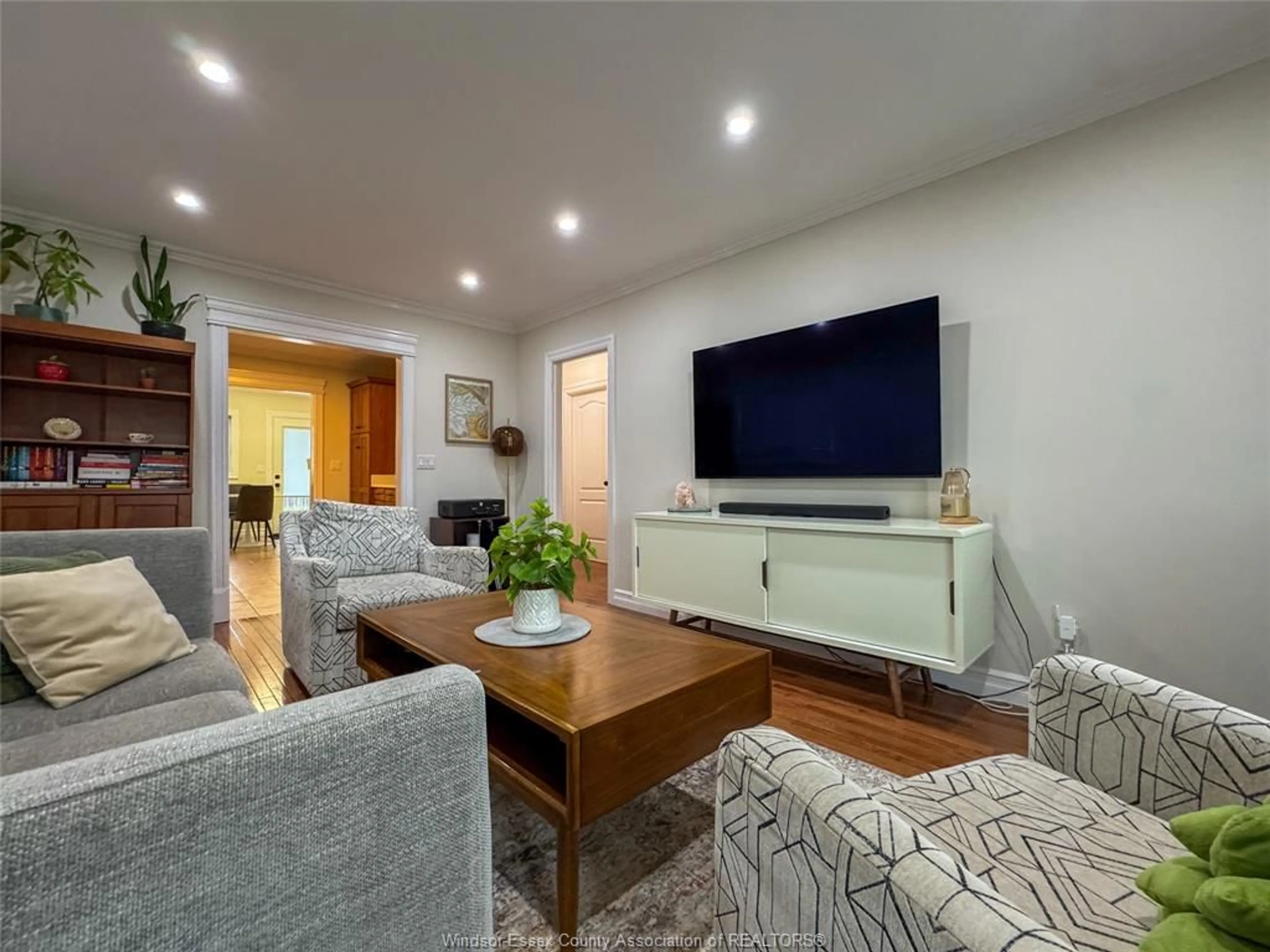 Living room with furniture, wood/laminate floor for 2579 LLOYD GEORGE, Windsor Ontario N8T 2T3