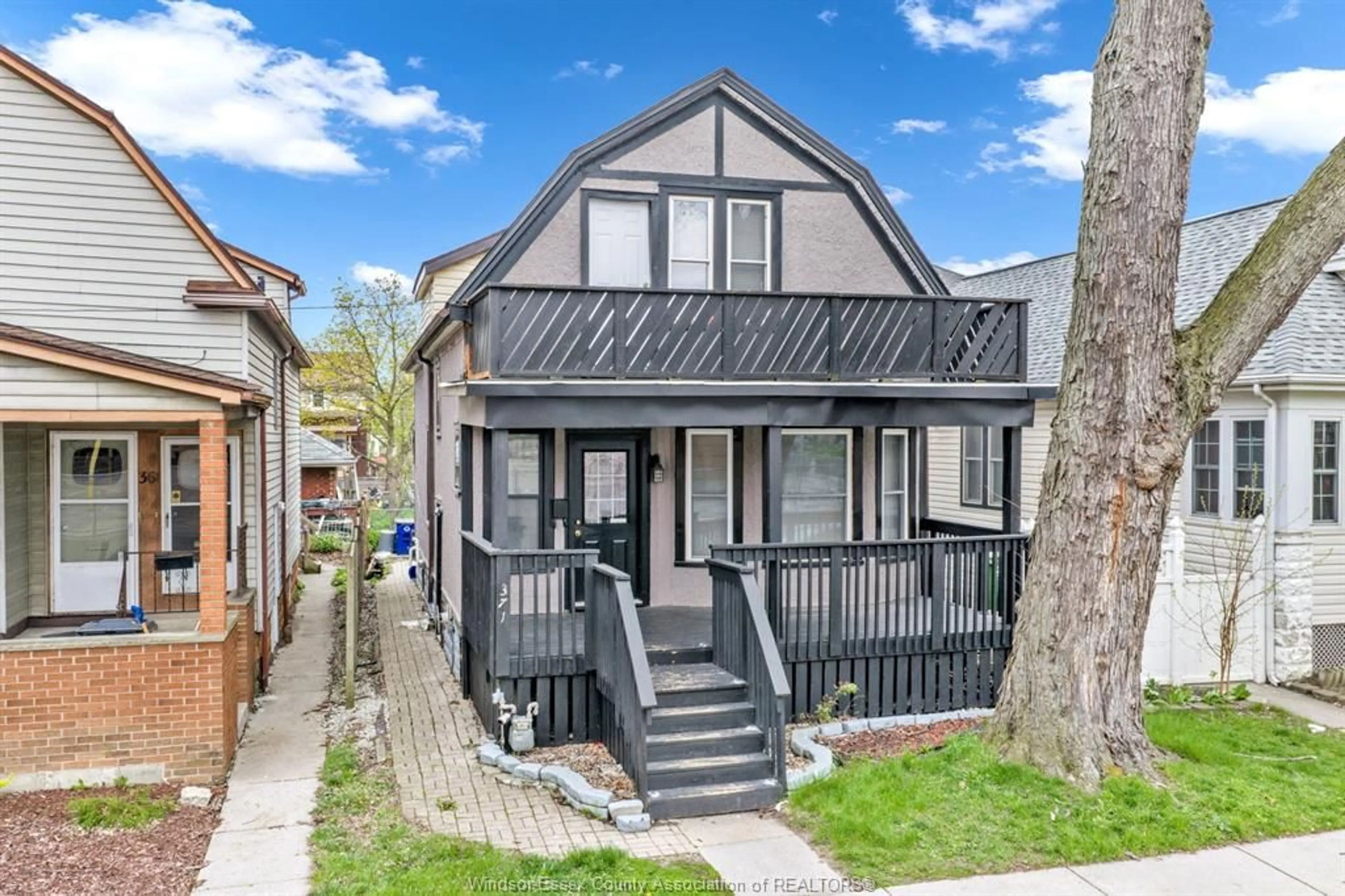 Home with vinyl exterior material, street for 371 NEWBURY St, Windsor Ontario N9A 6A1