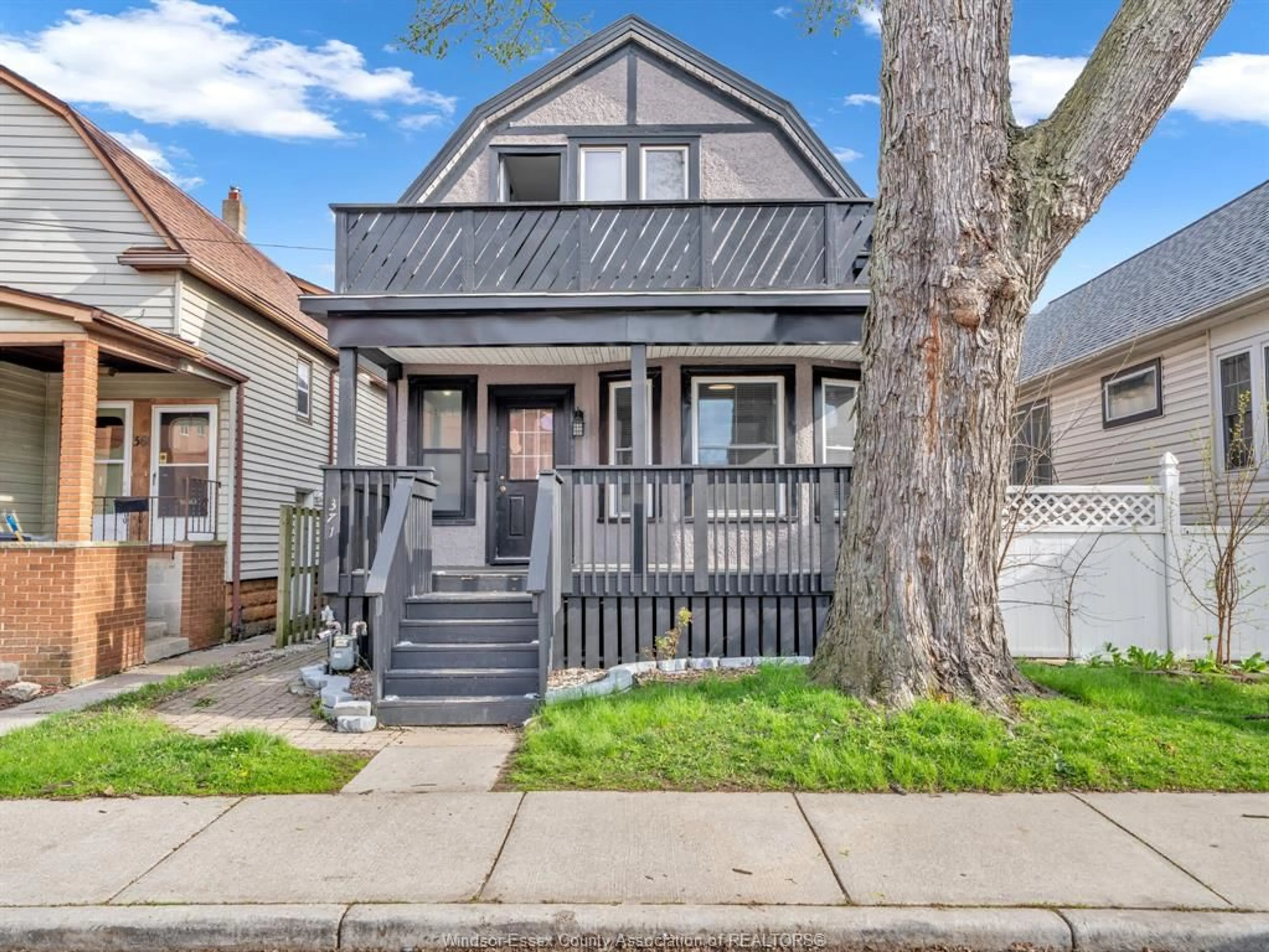 Home with vinyl exterior material, street for 371 NEWBURY St, Windsor Ontario N9A 6A1