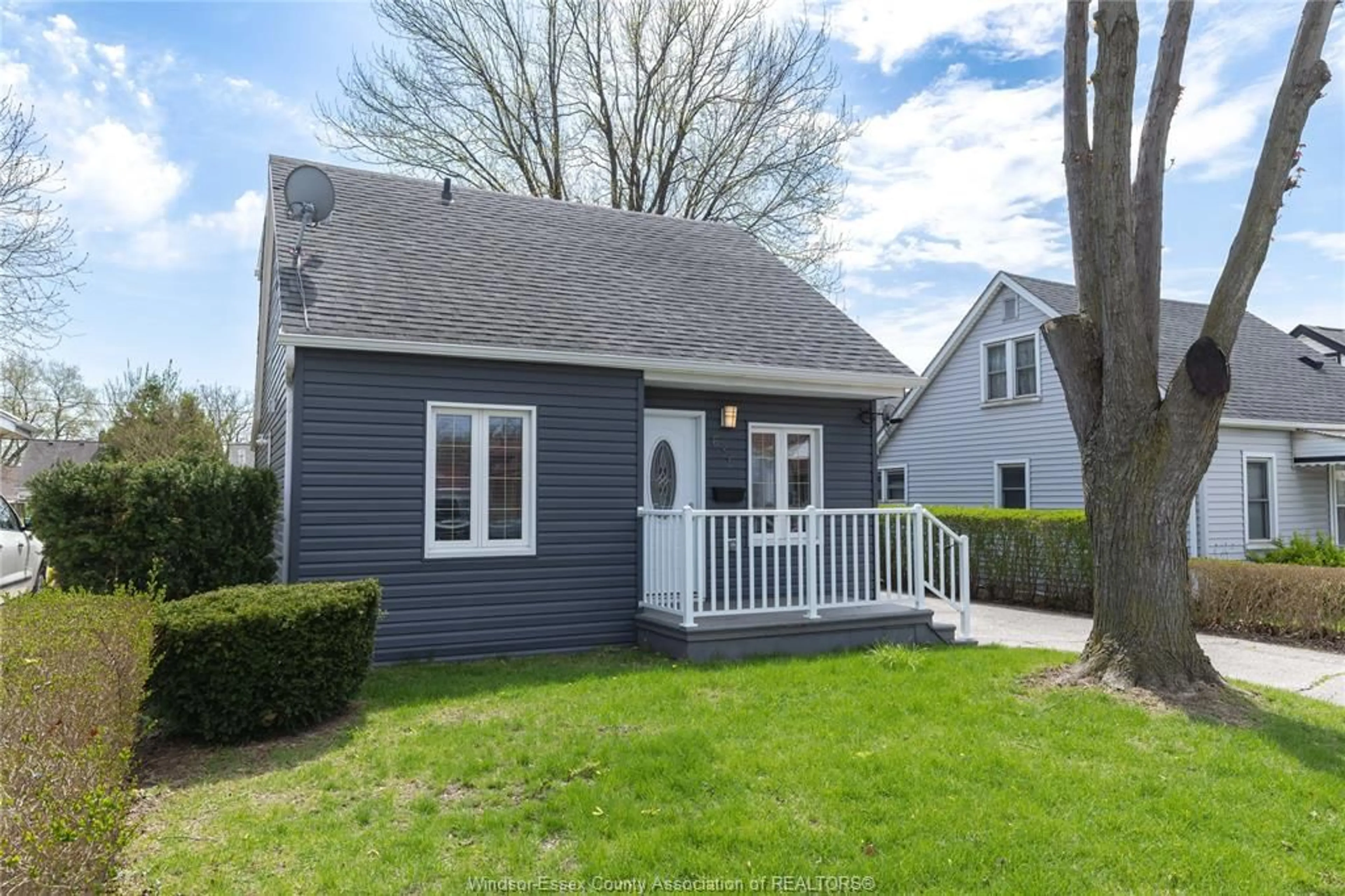 Home with vinyl exterior material, street for 635 VANIER, Windsor Ontario N8X 3E4