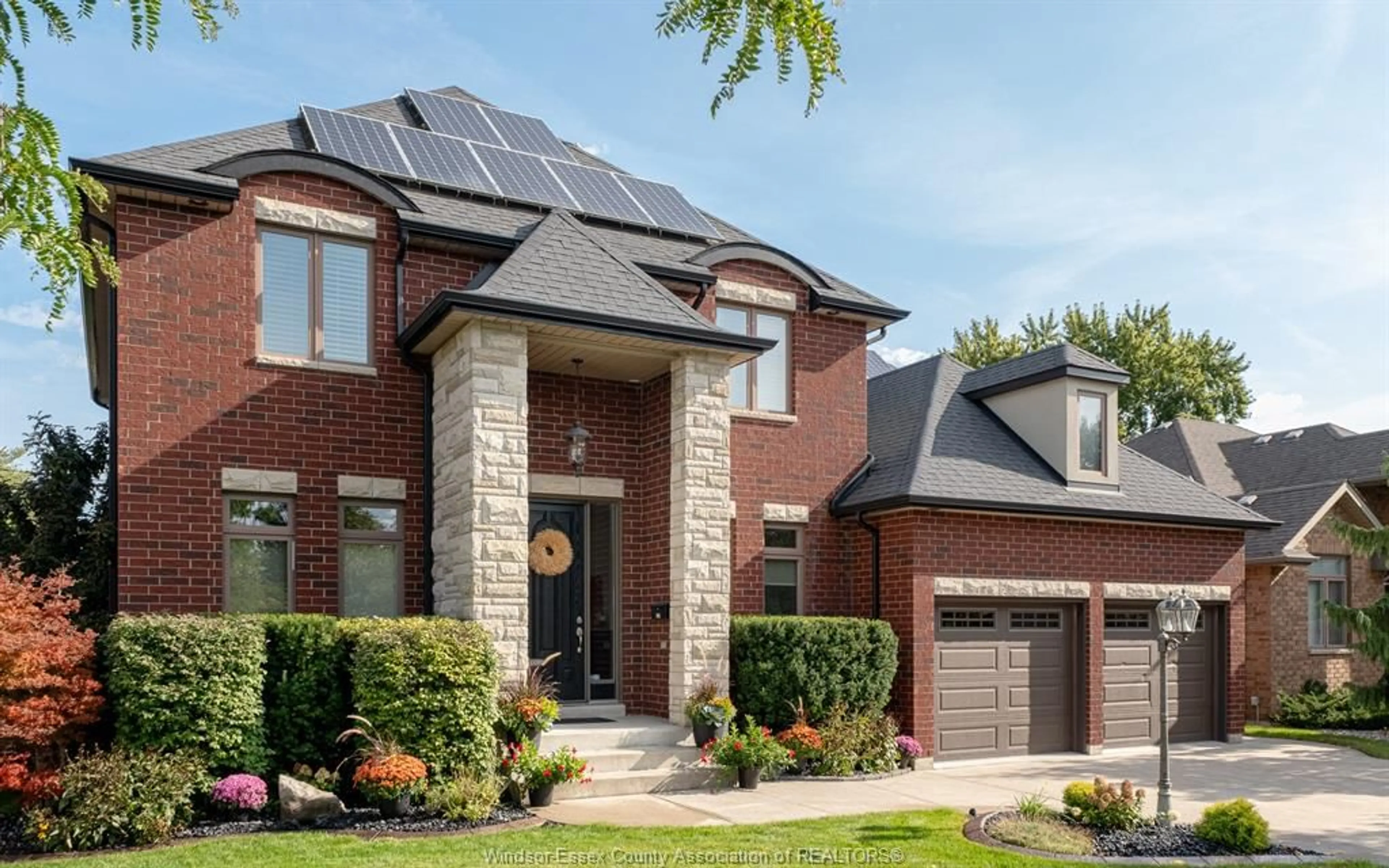 Home with brick exterior material, street for 425 Superior St, LaSalle Ontario N9J 3Z5