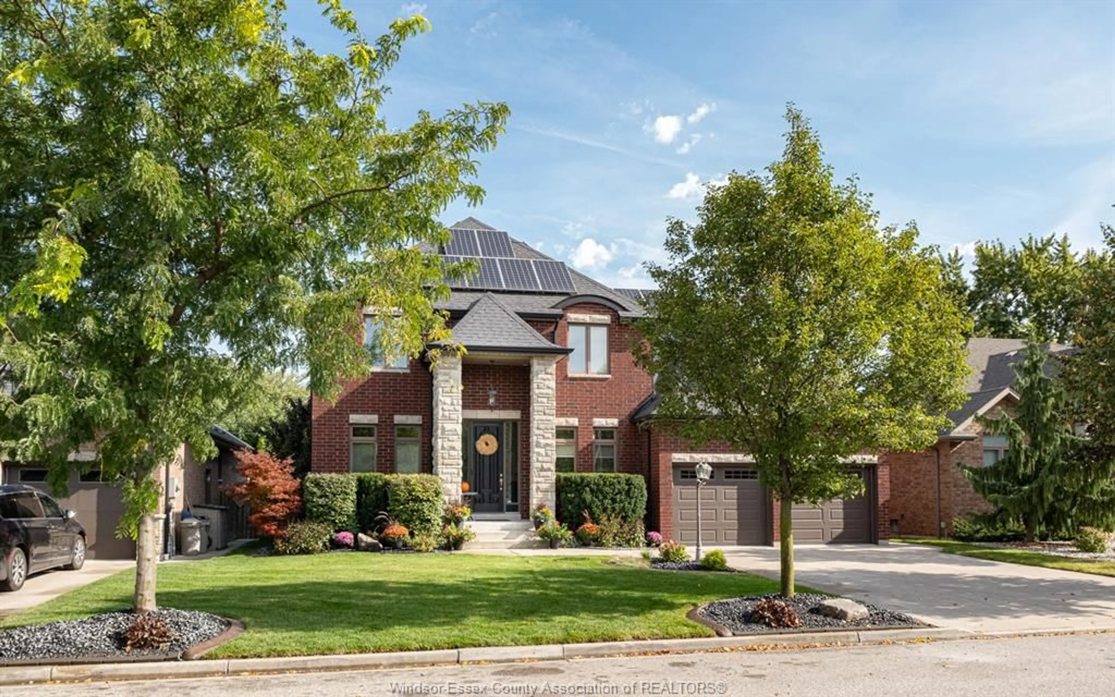 Home with brick exterior material, street for 425 Superior St, LaSalle Ontario N9J 3Z5