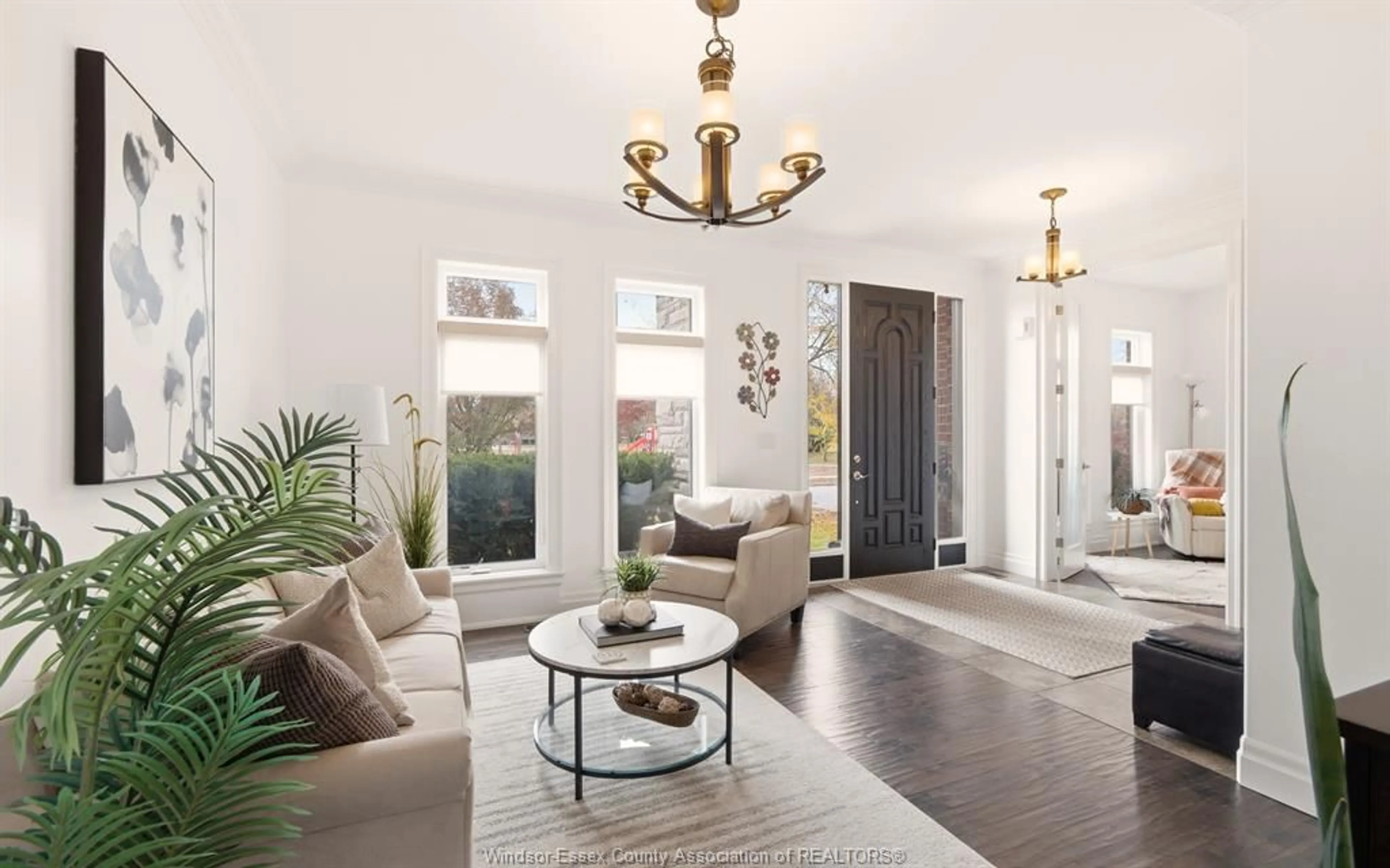 Indoor entryway for 425 Superior St, LaSalle Ontario N9J 3Z5