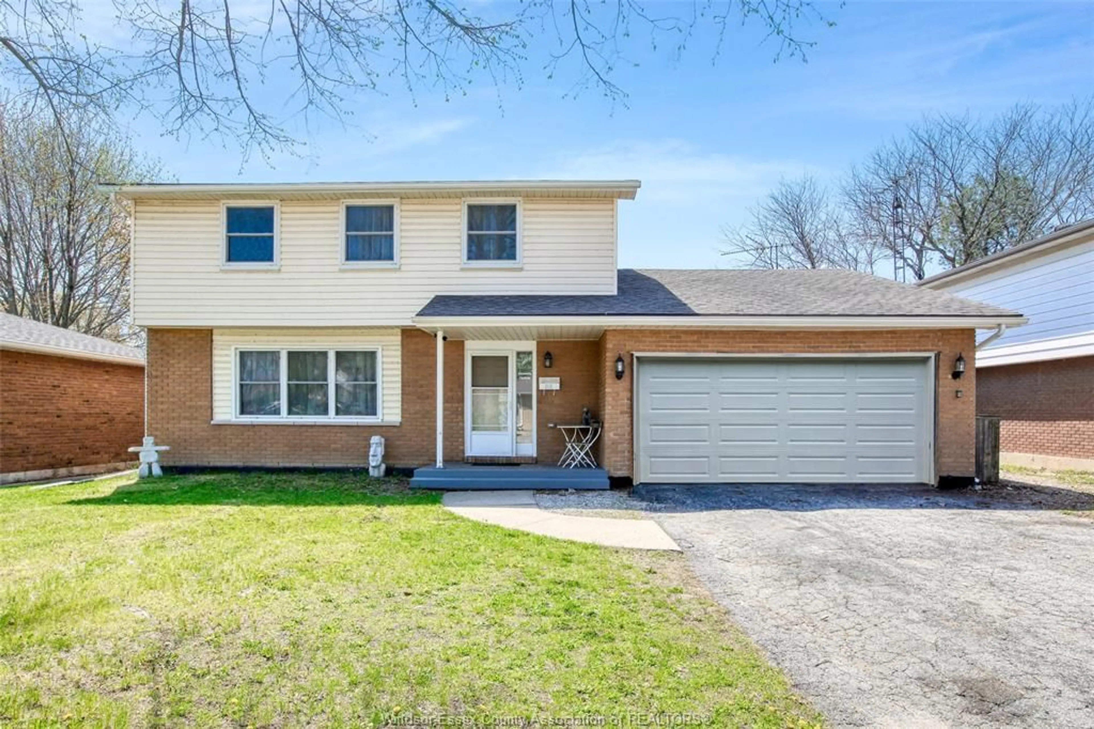 Home with brick exterior material, street for 325 MCCURDY, Amherstburg Ontario N9V 3B8