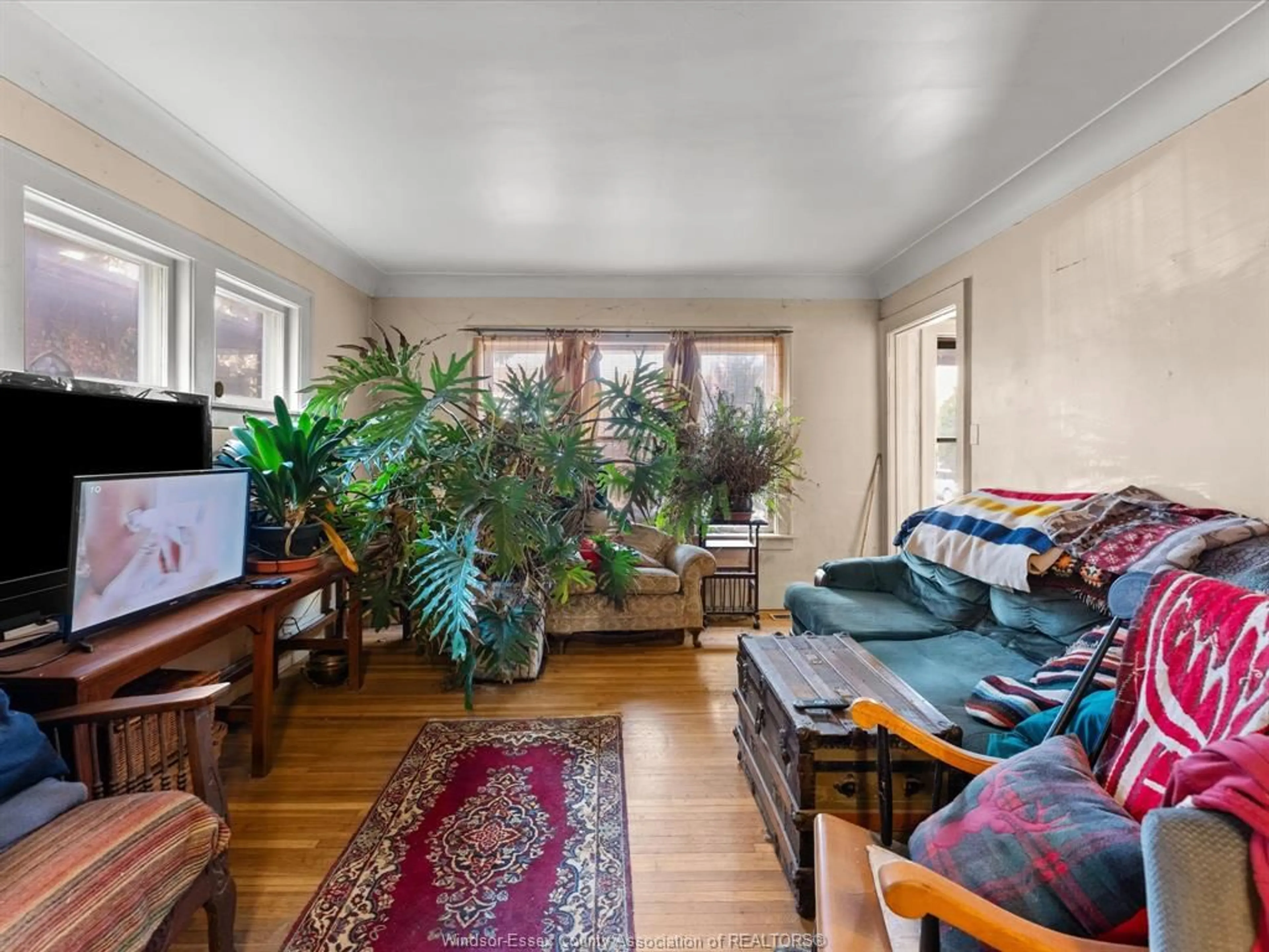 Living room with furniture, unknown for 1560-1562 DOUGALL Ave, Windsor Ontario N8X 1S1