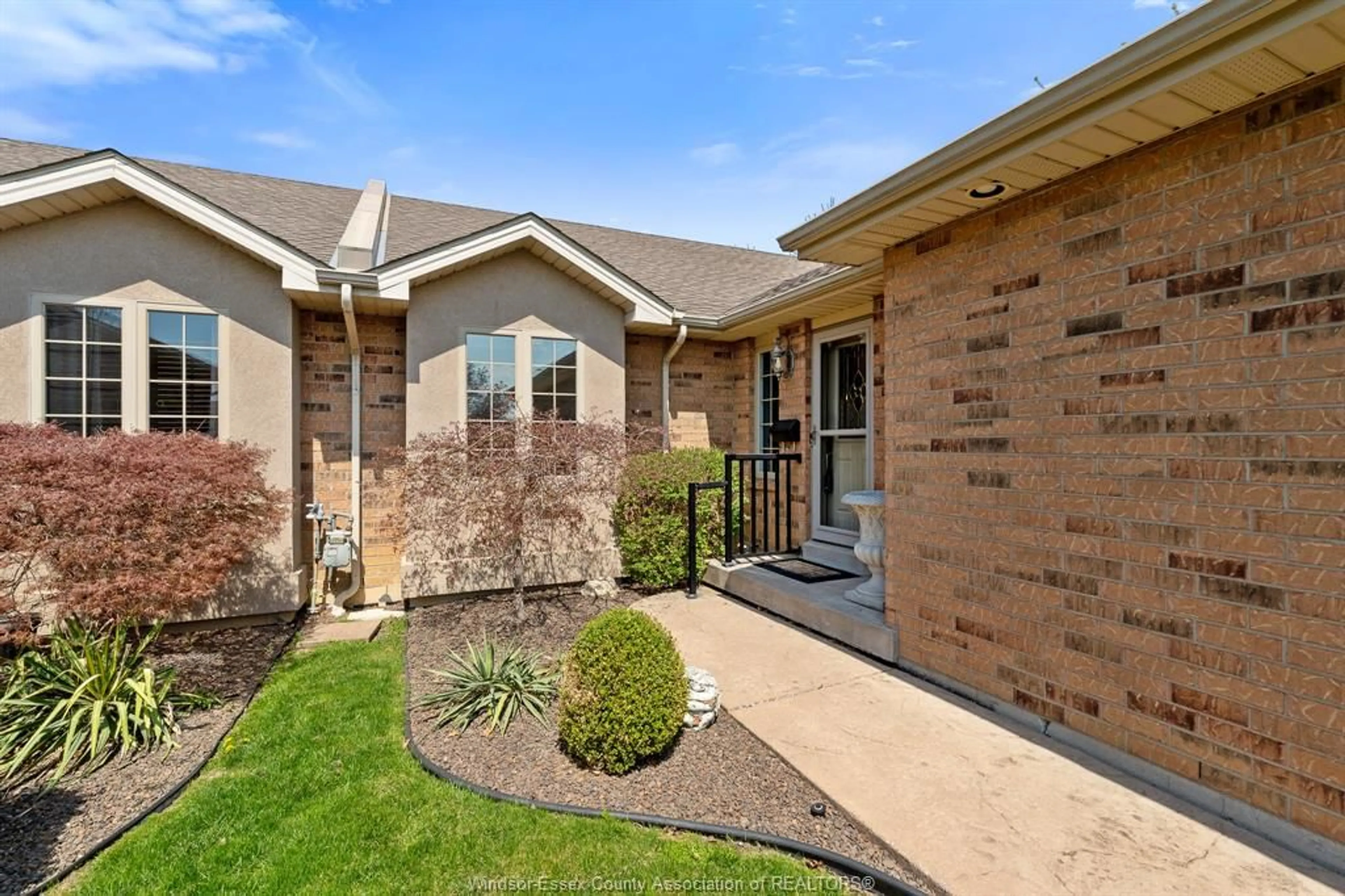 Home with brick exterior material, street for 309 Golfview Dr, Amherstburg Ontario N9V 0A1