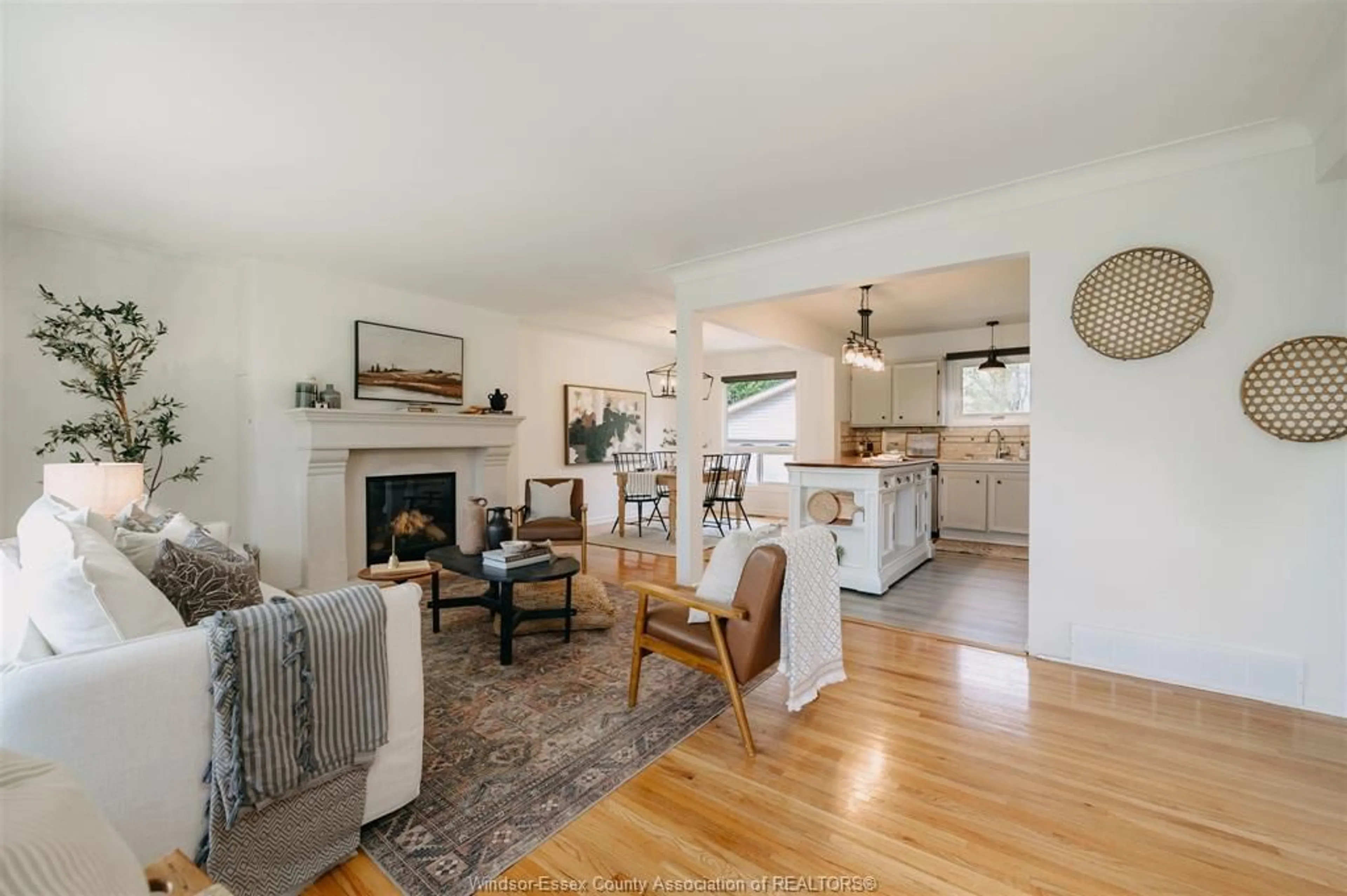 Open concept kitchen, wood/laminate floor for 1115 Jarvis Ave, Windsor Ontario N8P 1C8