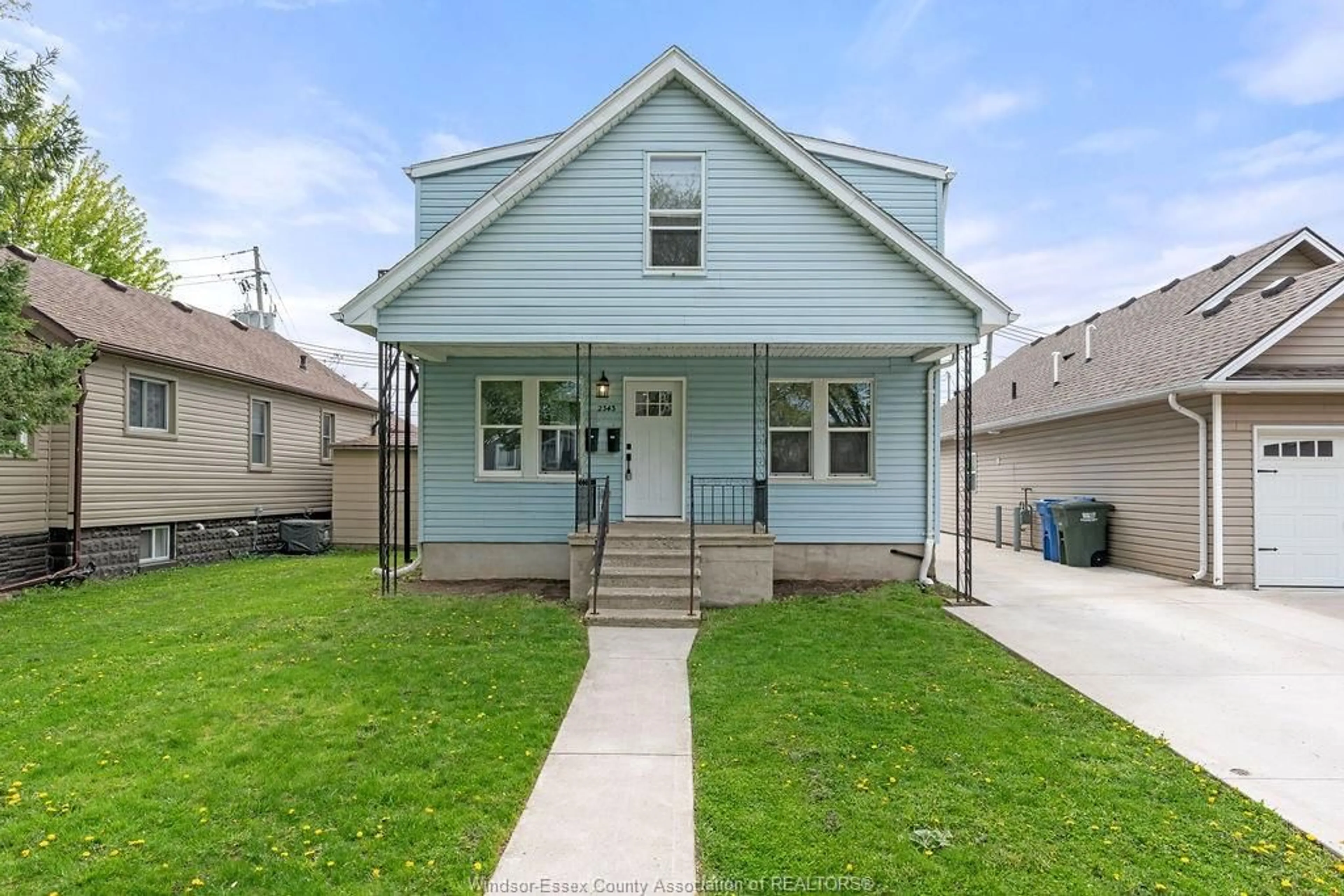 Home with vinyl exterior material, street for 2343 WESTCOTT Rd, Windsor Ontario N8W 4K6