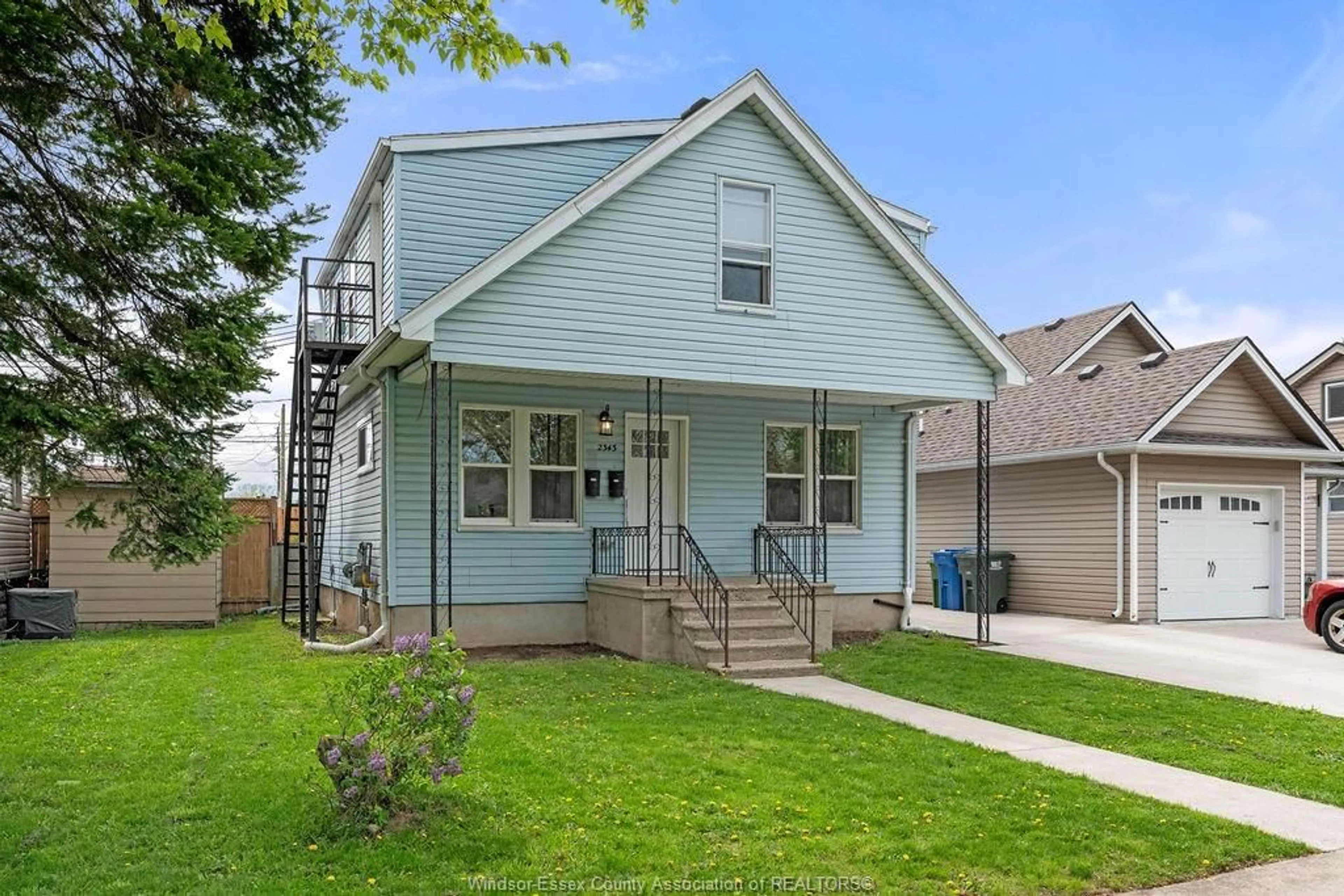 Home with vinyl exterior material, street for 2343 WESTCOTT Rd, Windsor Ontario N8W 4K6