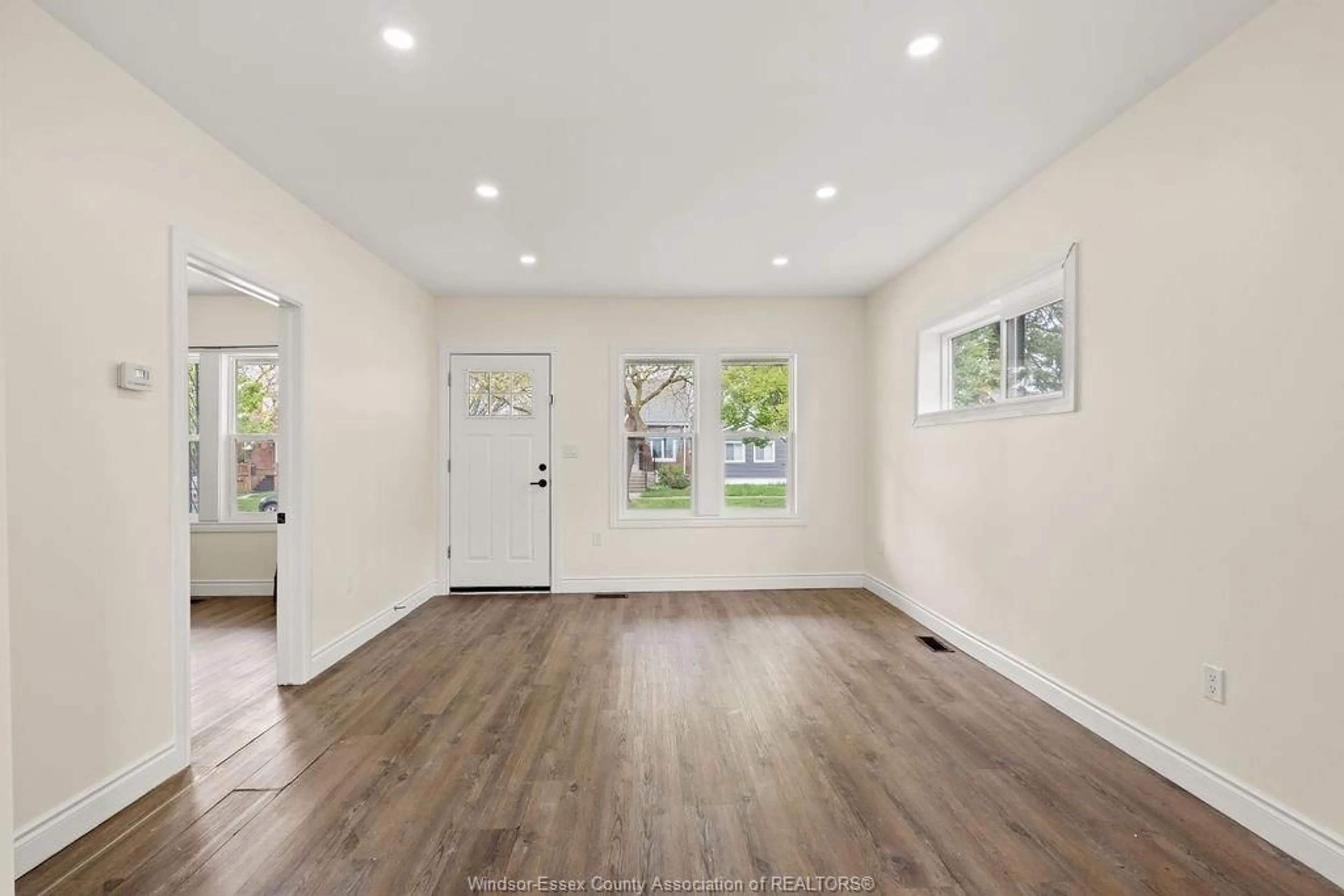 Indoor entryway for 2343 WESTCOTT Rd, Windsor Ontario N8W 4K6