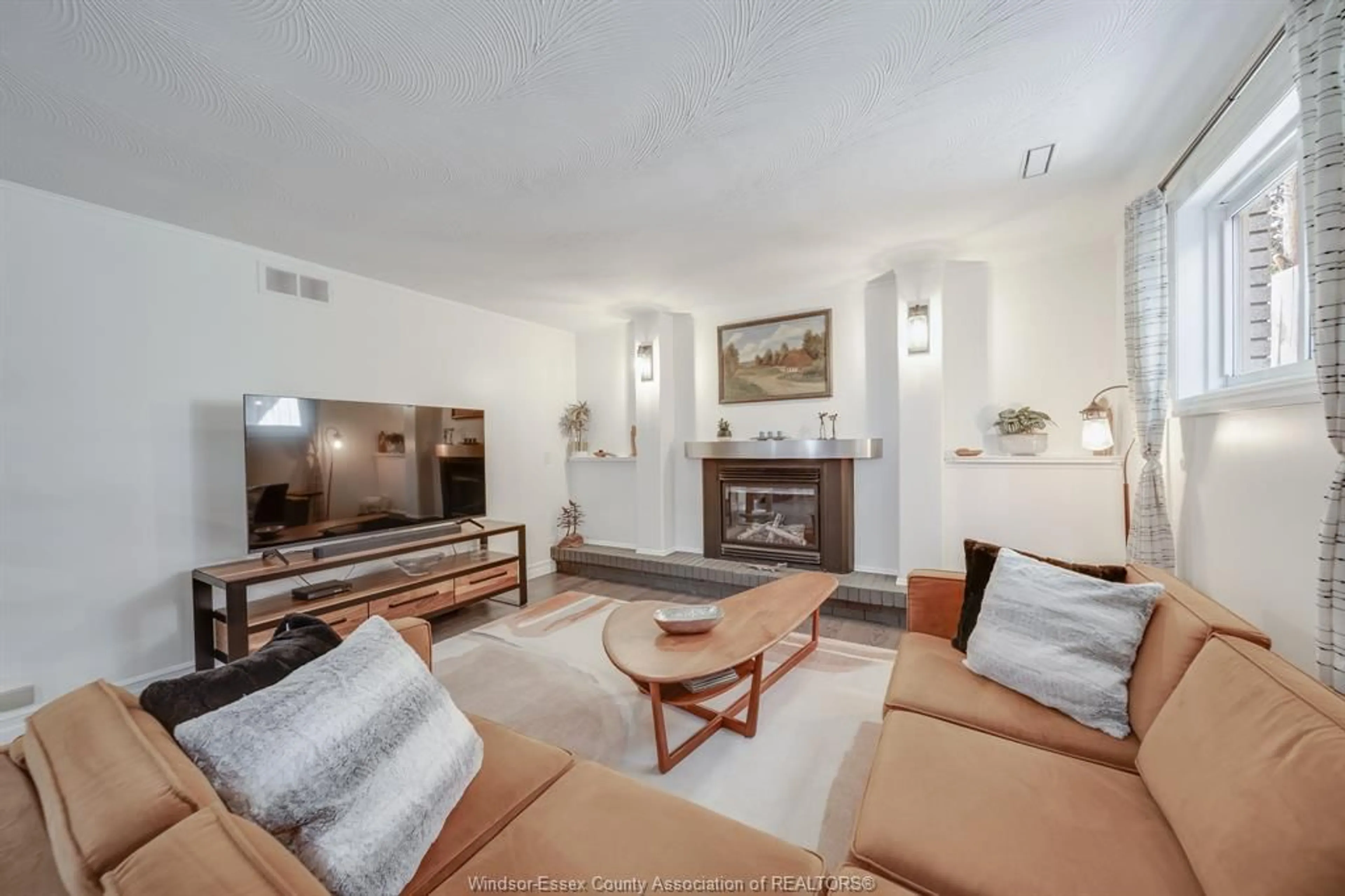 Living room with furniture, unknown for 109 CENTENNIAL, Tecumseh Ontario N8N 2N7