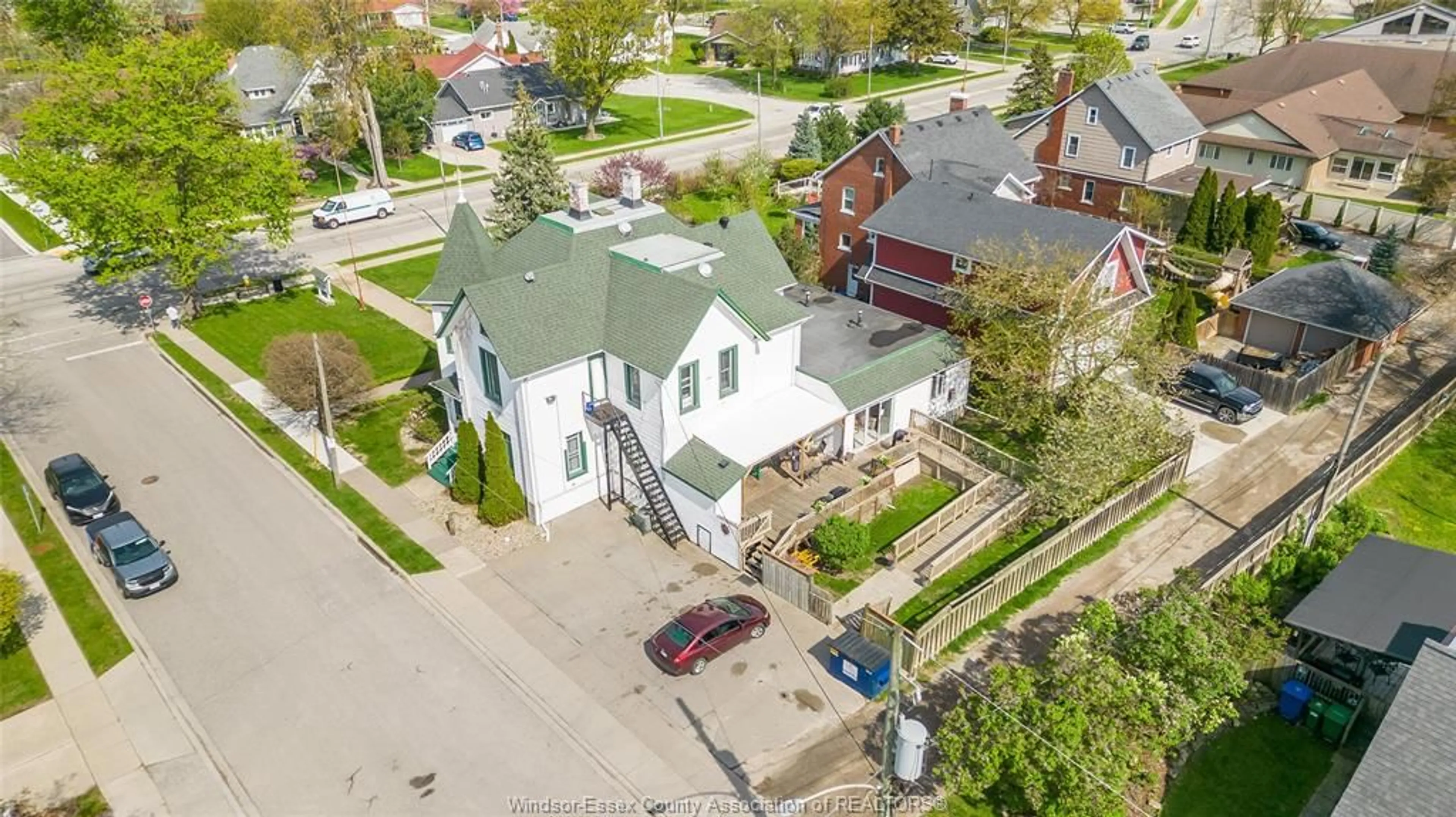 A pic from outside/outdoor area/front of a property/back of a property/a pic from drone, street for 122 TALBOT ST. S., Essex Ontario N8N 1B4