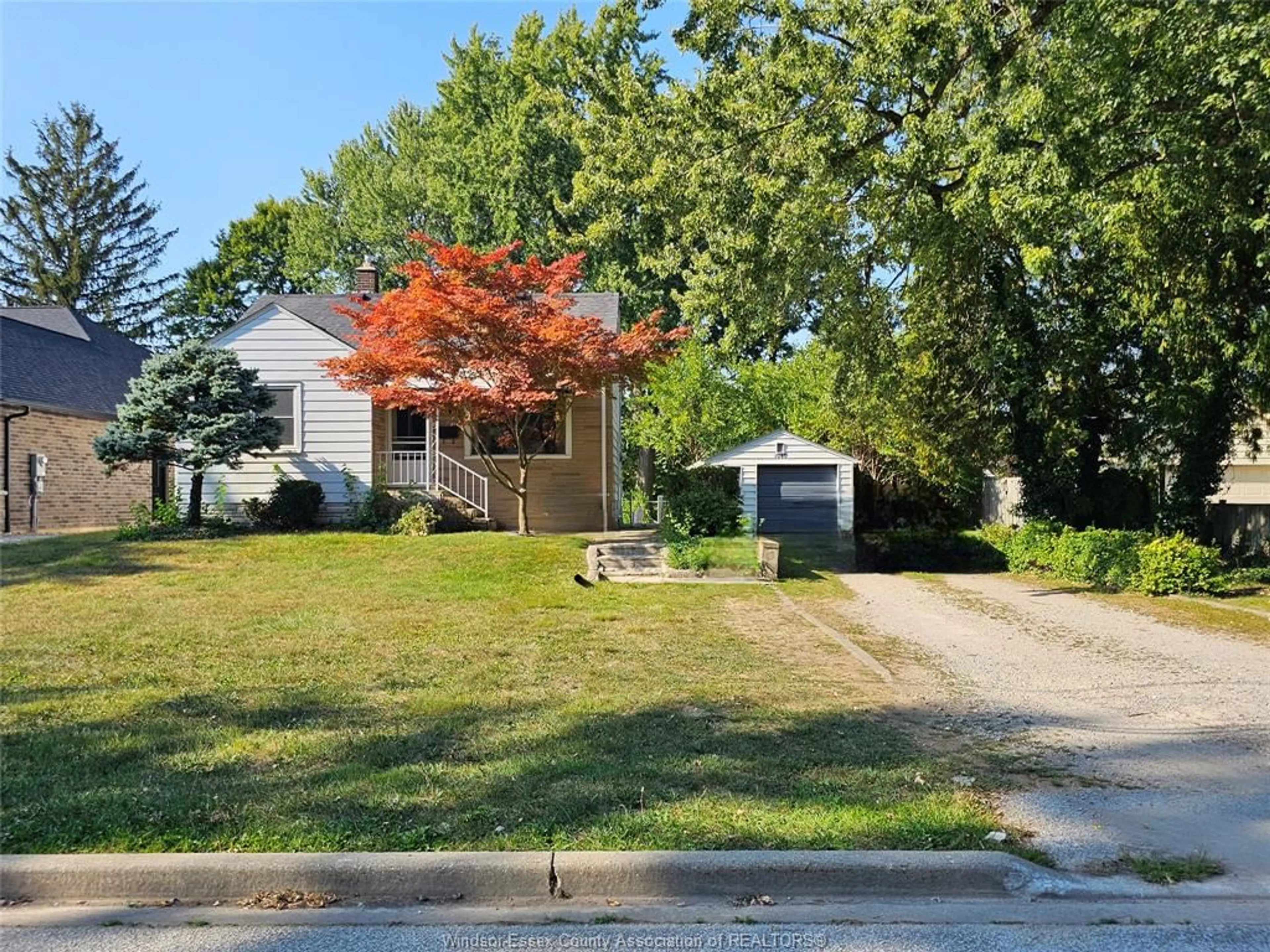 A pic from outside/outdoor area/front of a property/back of a property/a pic from drone, street for 1040 KENNEDY Dr, Windsor Ontario N9G 1T1