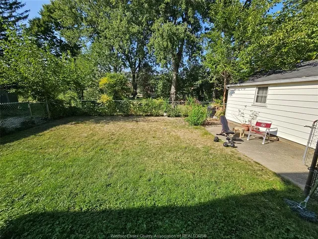 1040 KENNEDY Dr, Windsor 3