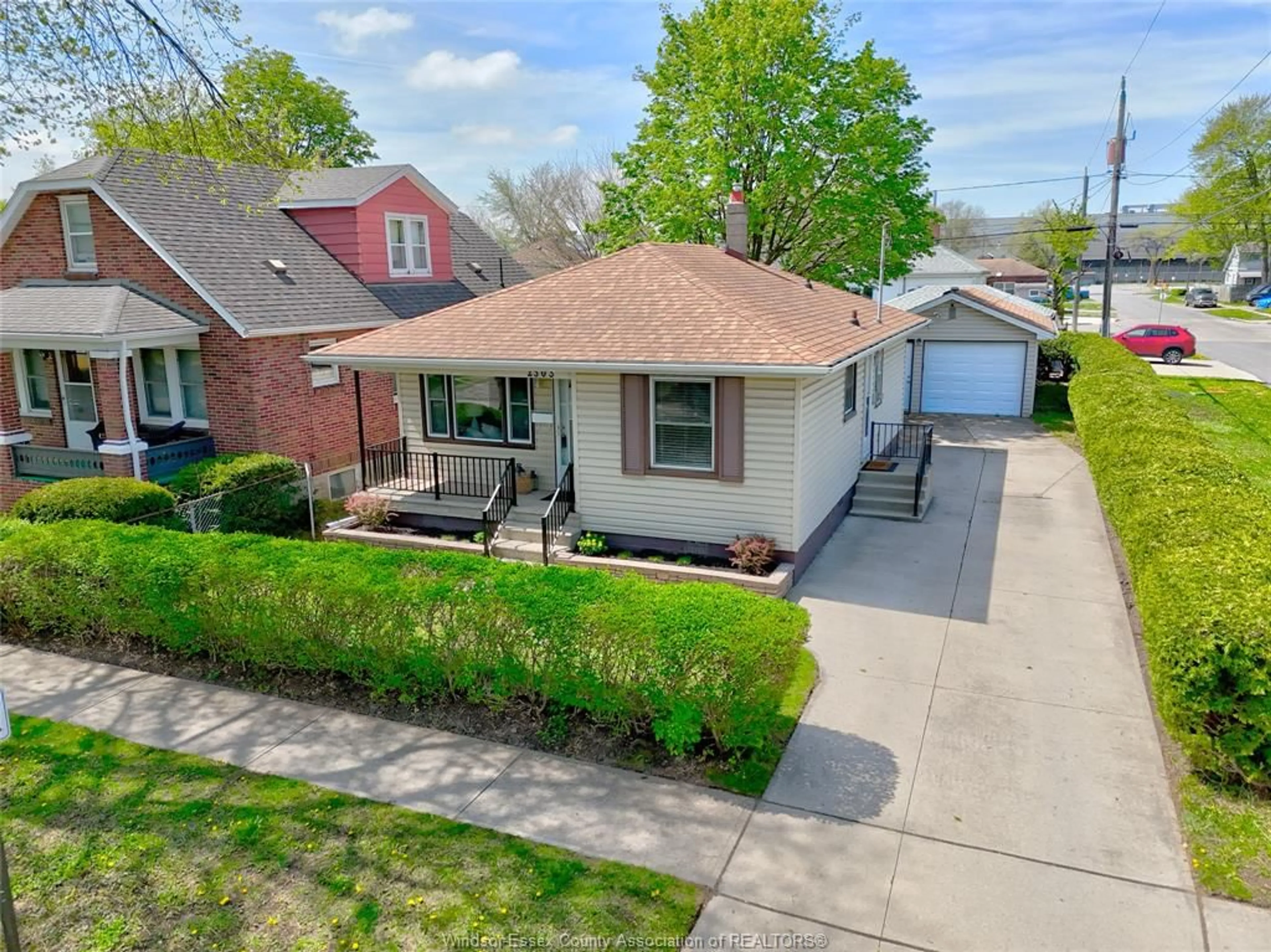A pic from outside/outdoor area/front of a property/back of a property/a pic from drone, street for 2503 CHANDLER Rd, Windsor Ontario N8W 4A9