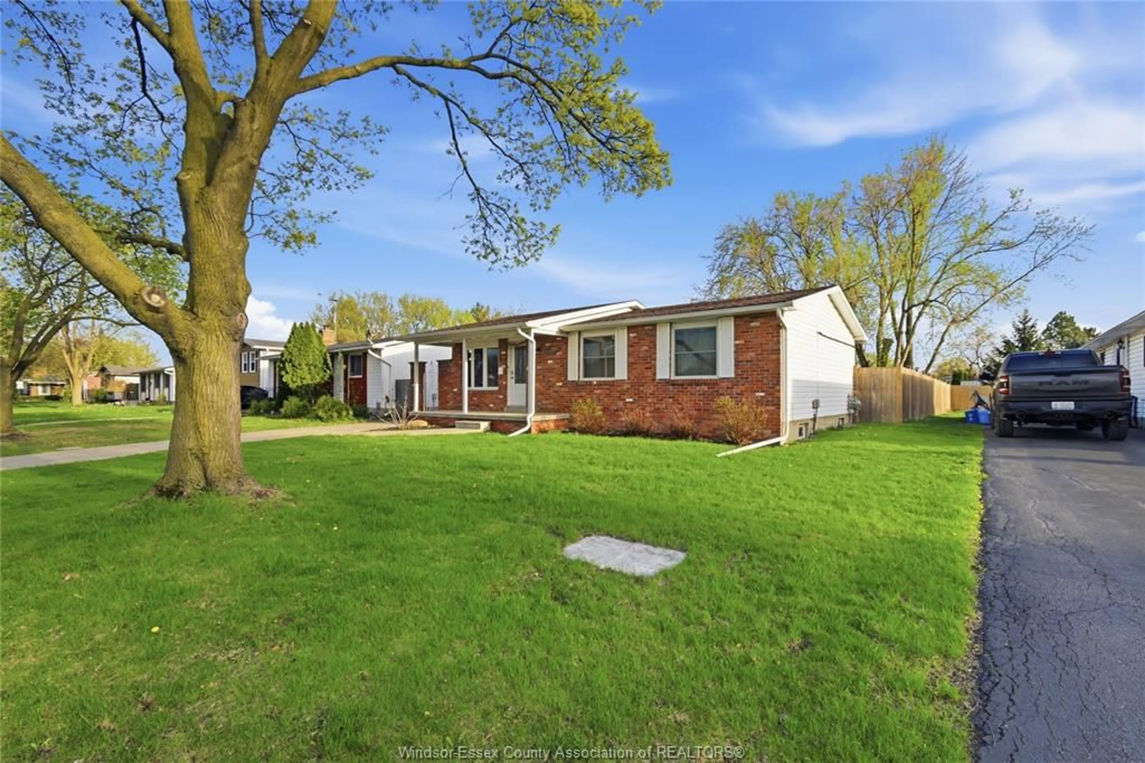 A pic from outside/outdoor area/front of a property/back of a property/a pic from drone, street for 10395 CALEDON Crt, Windsor Ontario N8R 1C7