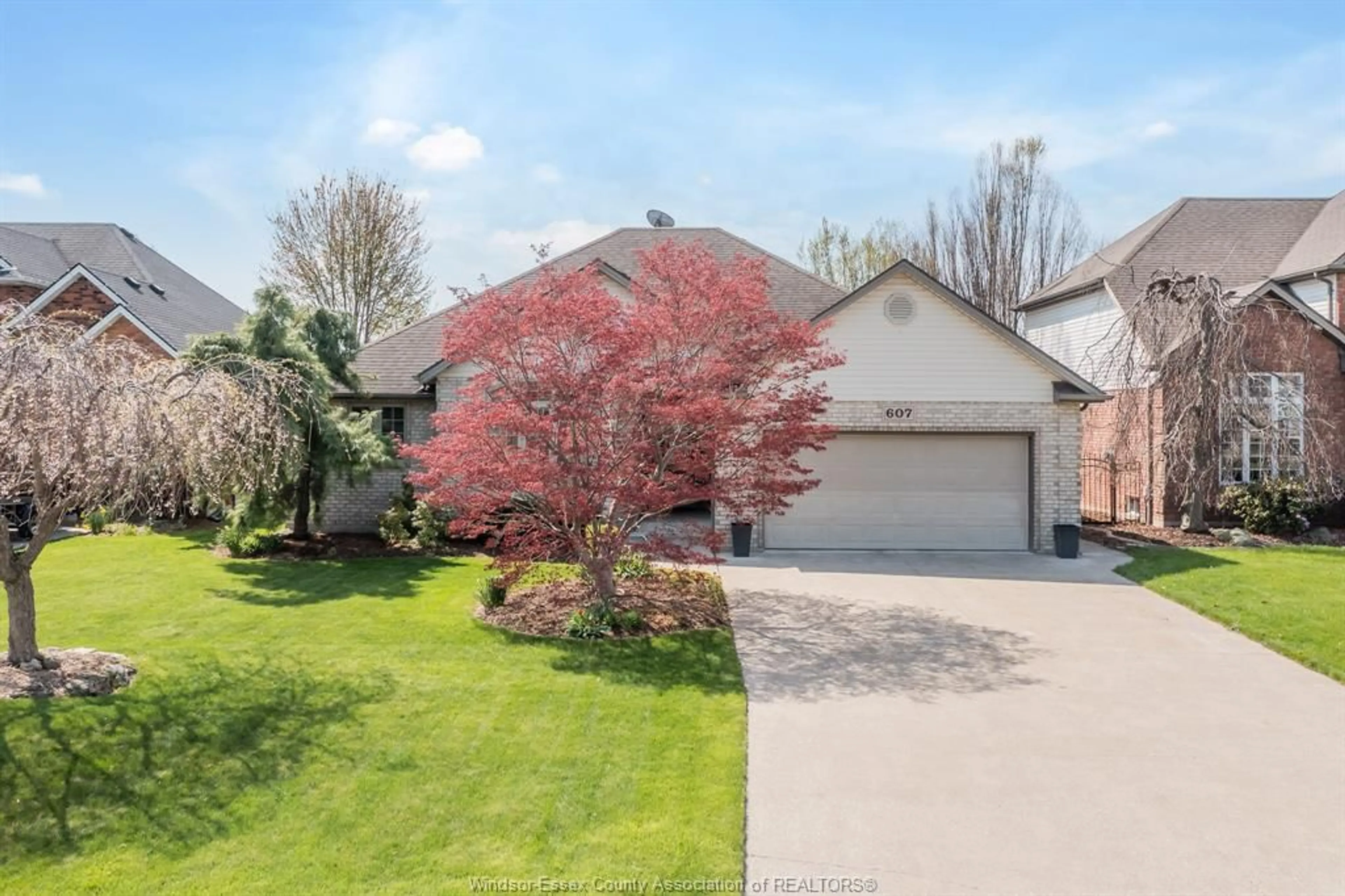 A pic from outside/outdoor area/front of a property/back of a property/a pic from drone, street for 607 GEORGE KENNEDY, Lakeshore Ontario N8L 0Z9