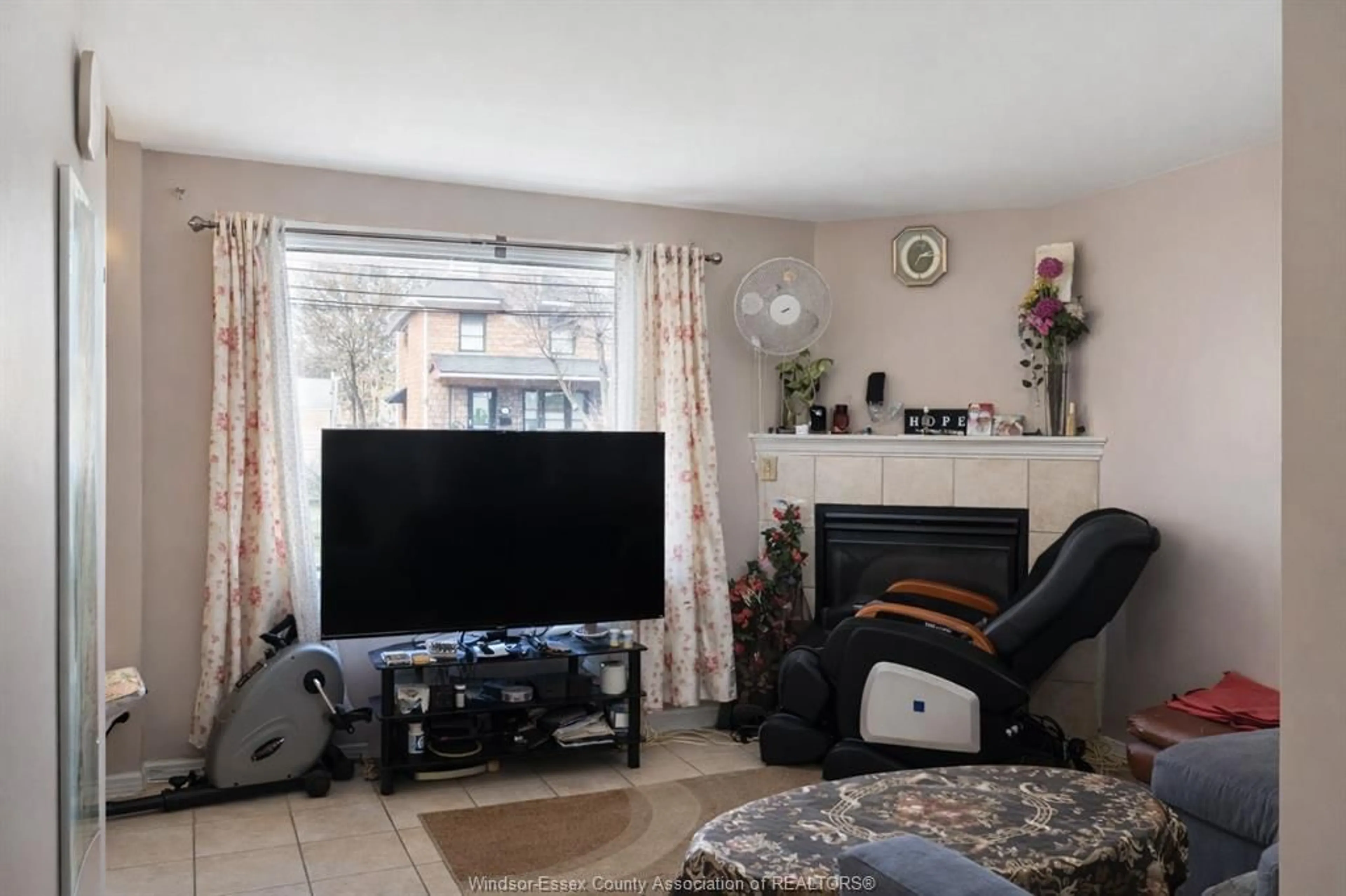 Living room with furniture, unknown for 1475 MARTINDALE St, Windsor Ontario N9B 1G4