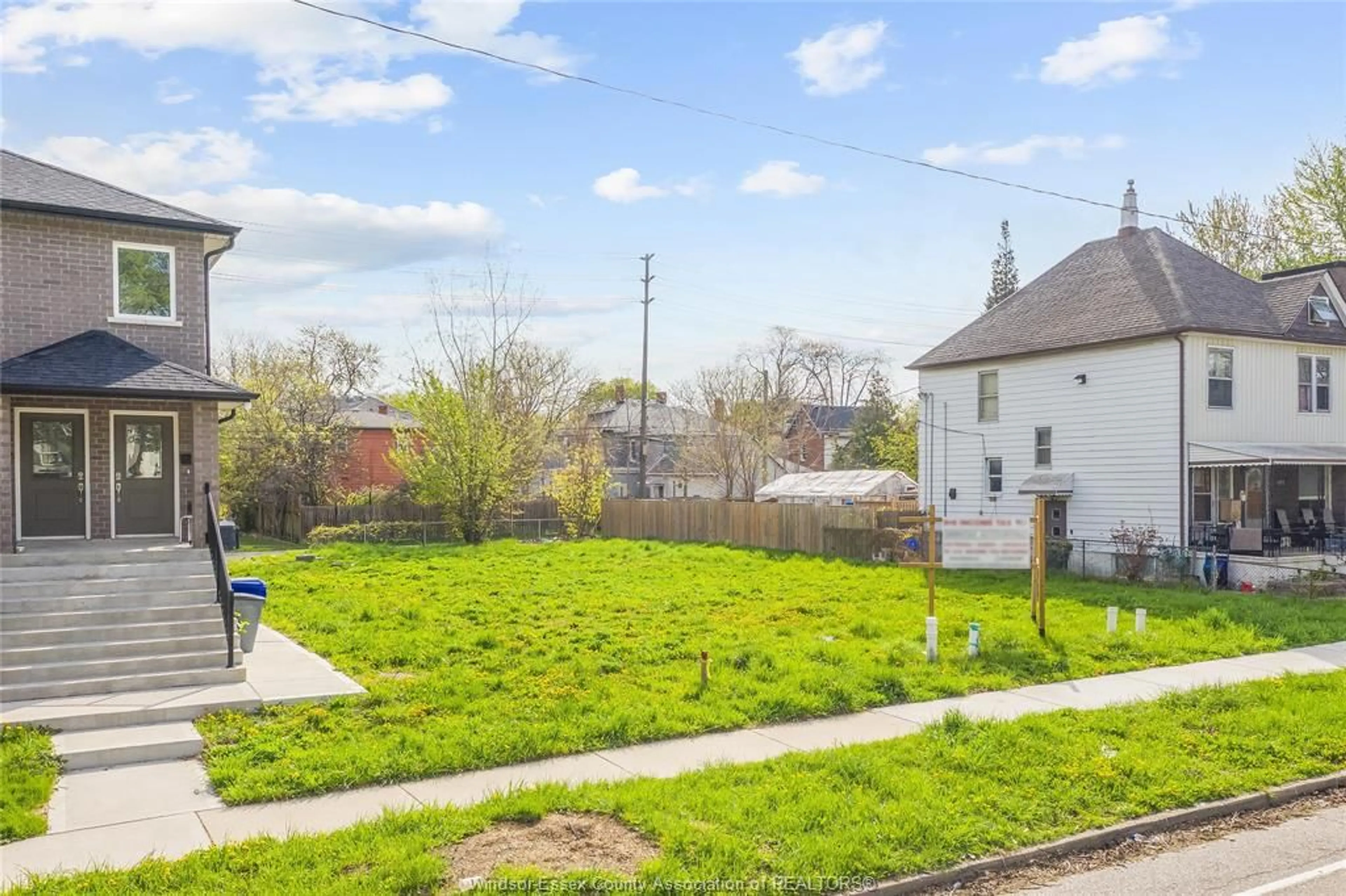 A pic from outside/outdoor area/front of a property/back of a property/a pic from drone, street for 484-488 JANETTE, Windsor Ontario N9A 4Z5