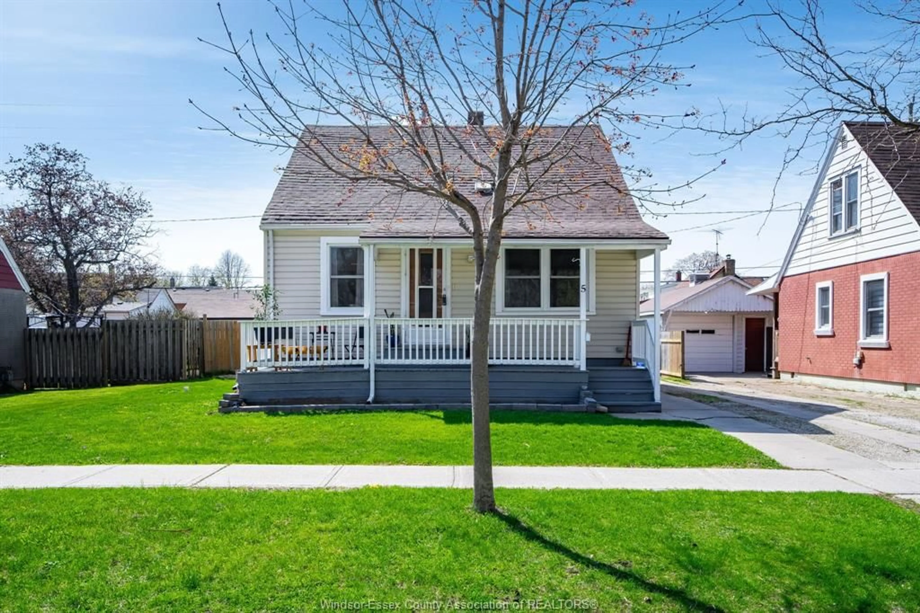 Home with vinyl exterior material, street for 5 Whitwam Ave, Leamington Ontario N8H 2P3