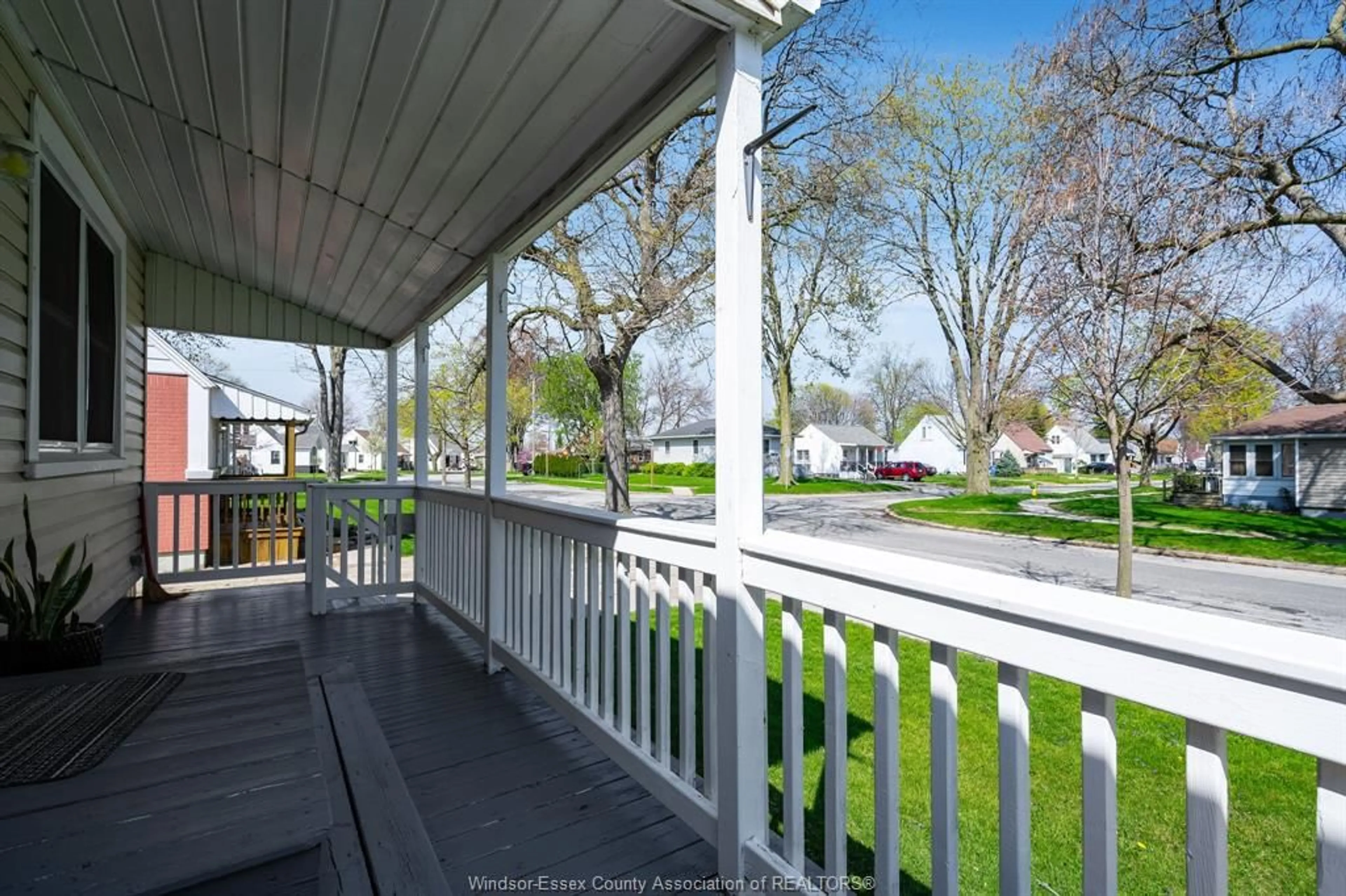 Patio, street for 5 Whitwam Ave, Leamington Ontario N8H 2P3