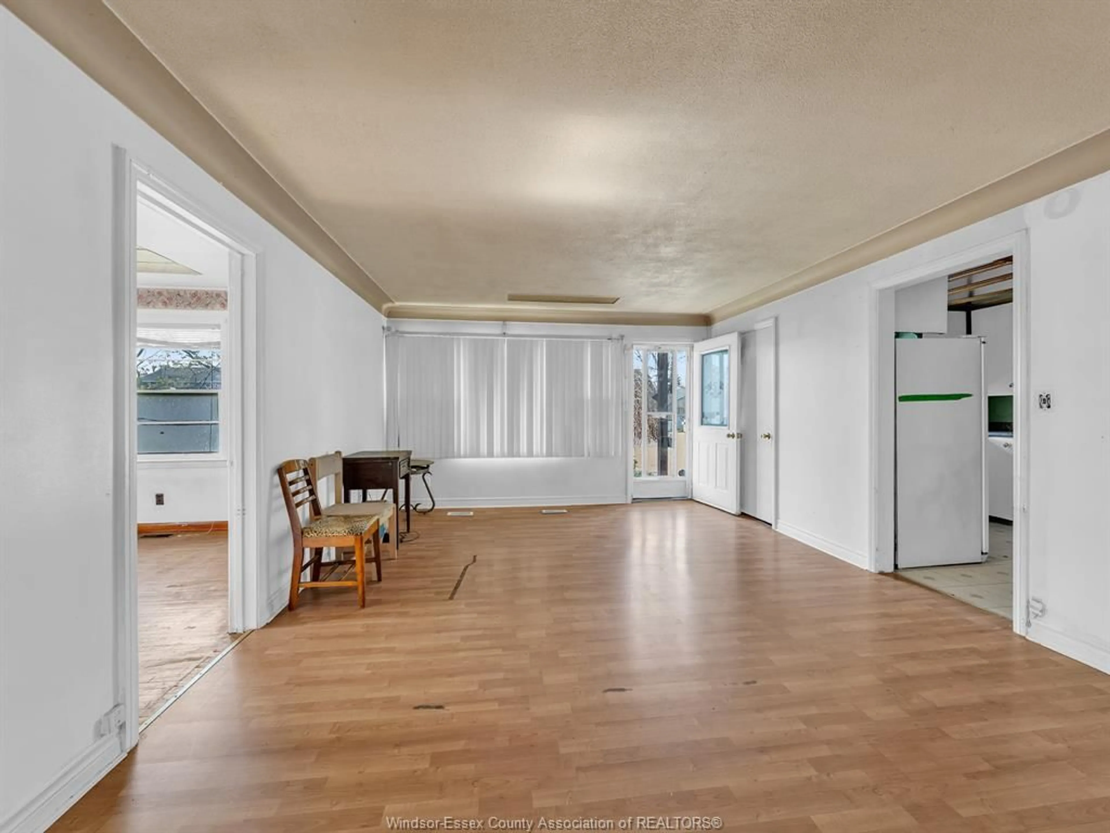 Unknown for 271 Maple, LaSalle Ontario N9J 1N9