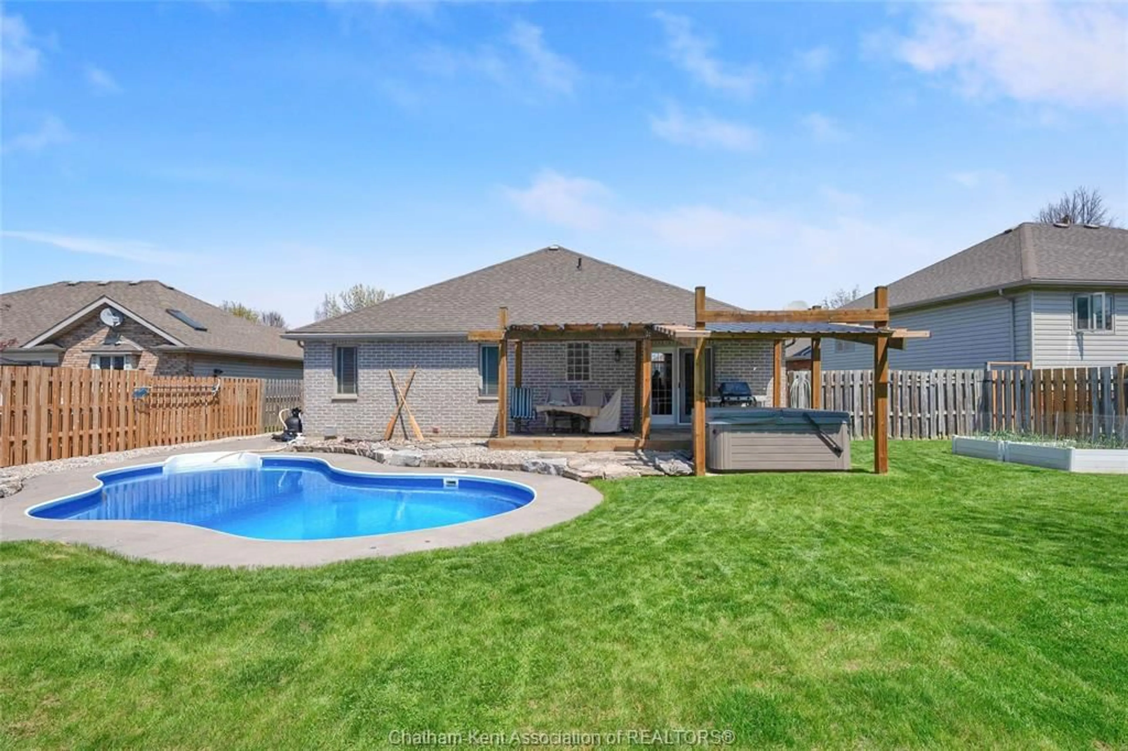 Unknown for 8 Windfield Cres, Chatham Ontario N7L 5L2