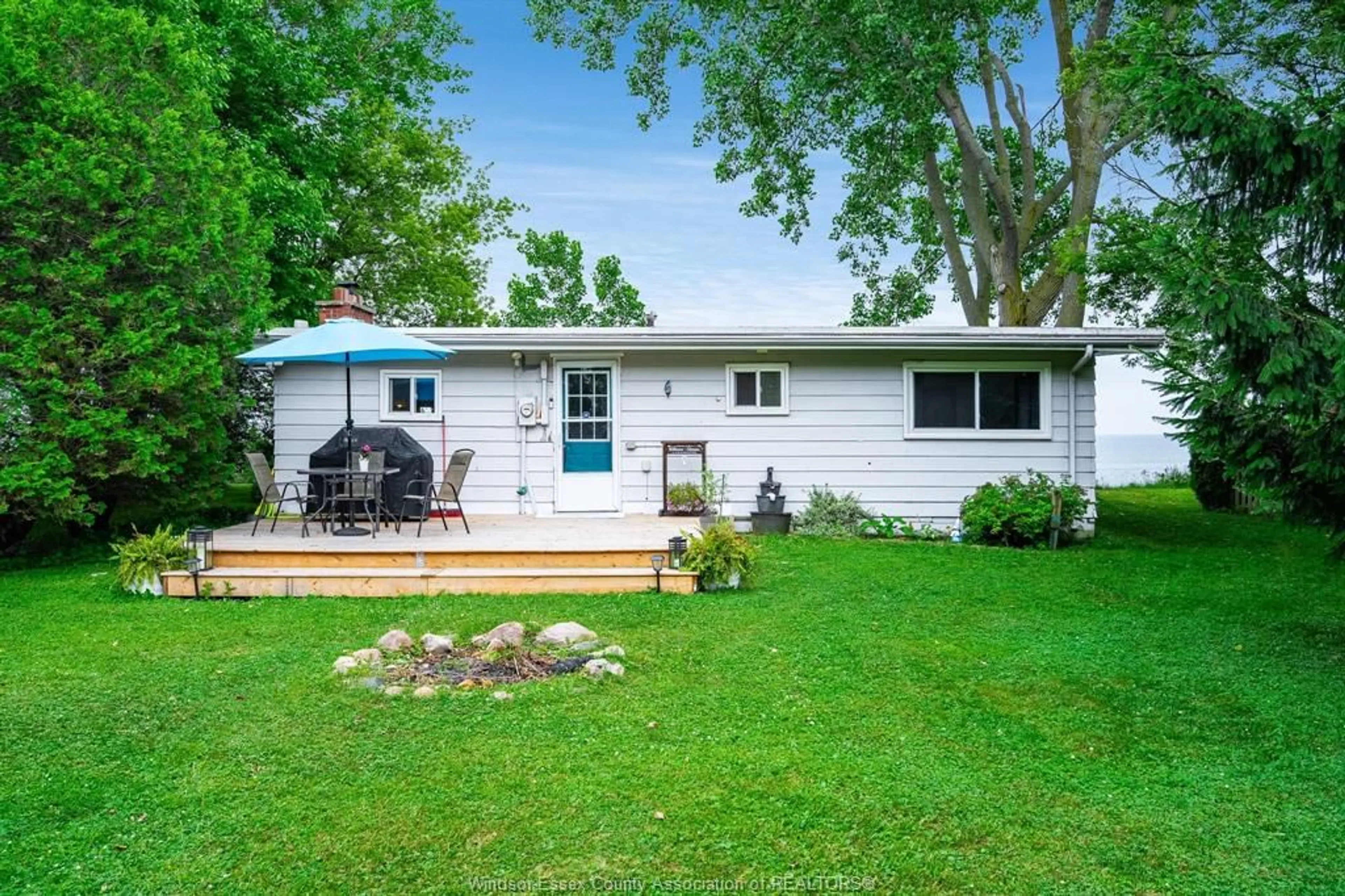 Home with vinyl exterior material, water/lake/river/ocean view for 1608 Tilton Line, Wheatley Ontario N0P 2P0