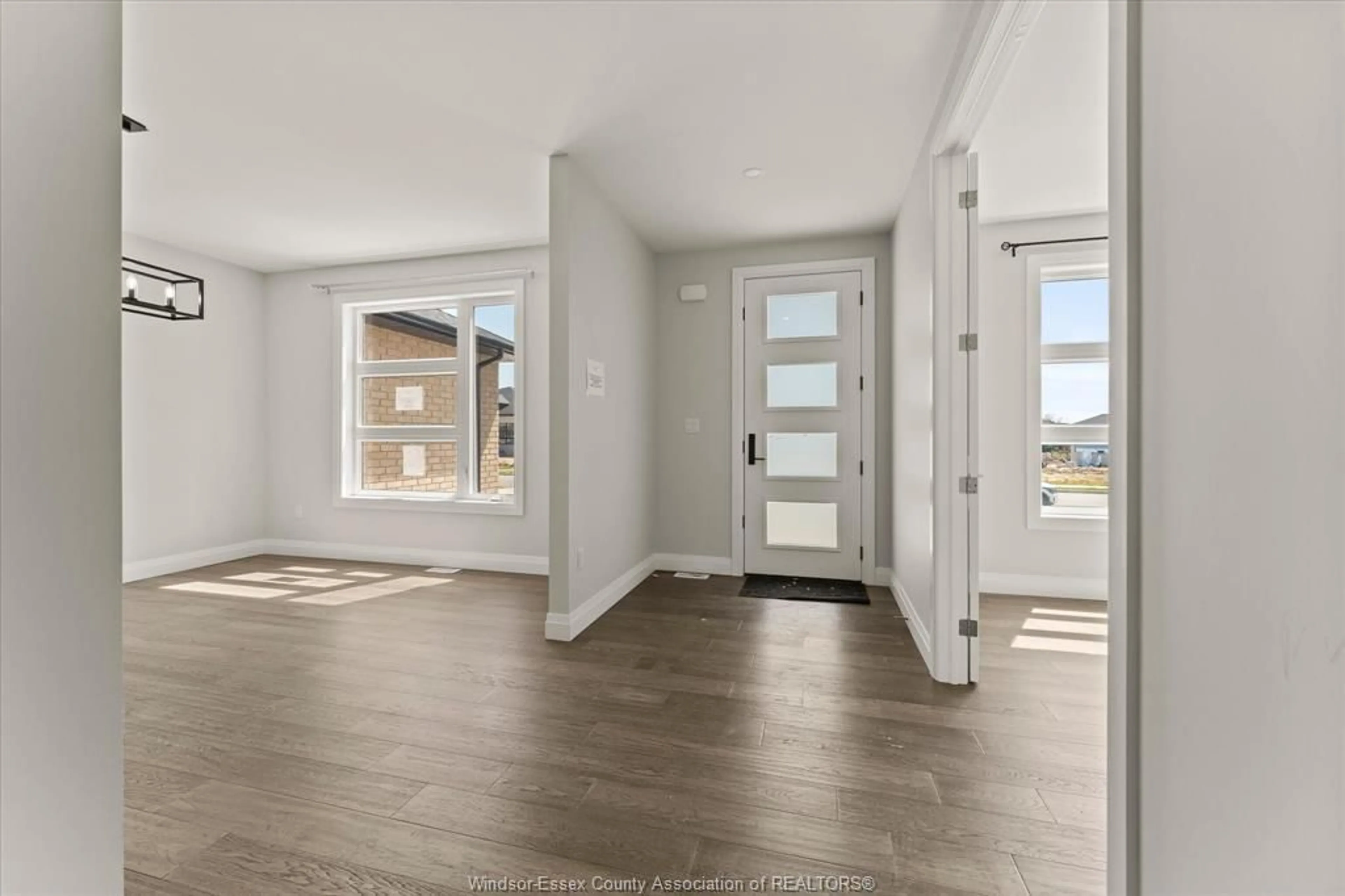 Indoor entryway for 22 GREGORY Ave, Kingsville Ontario N9Y 0C8