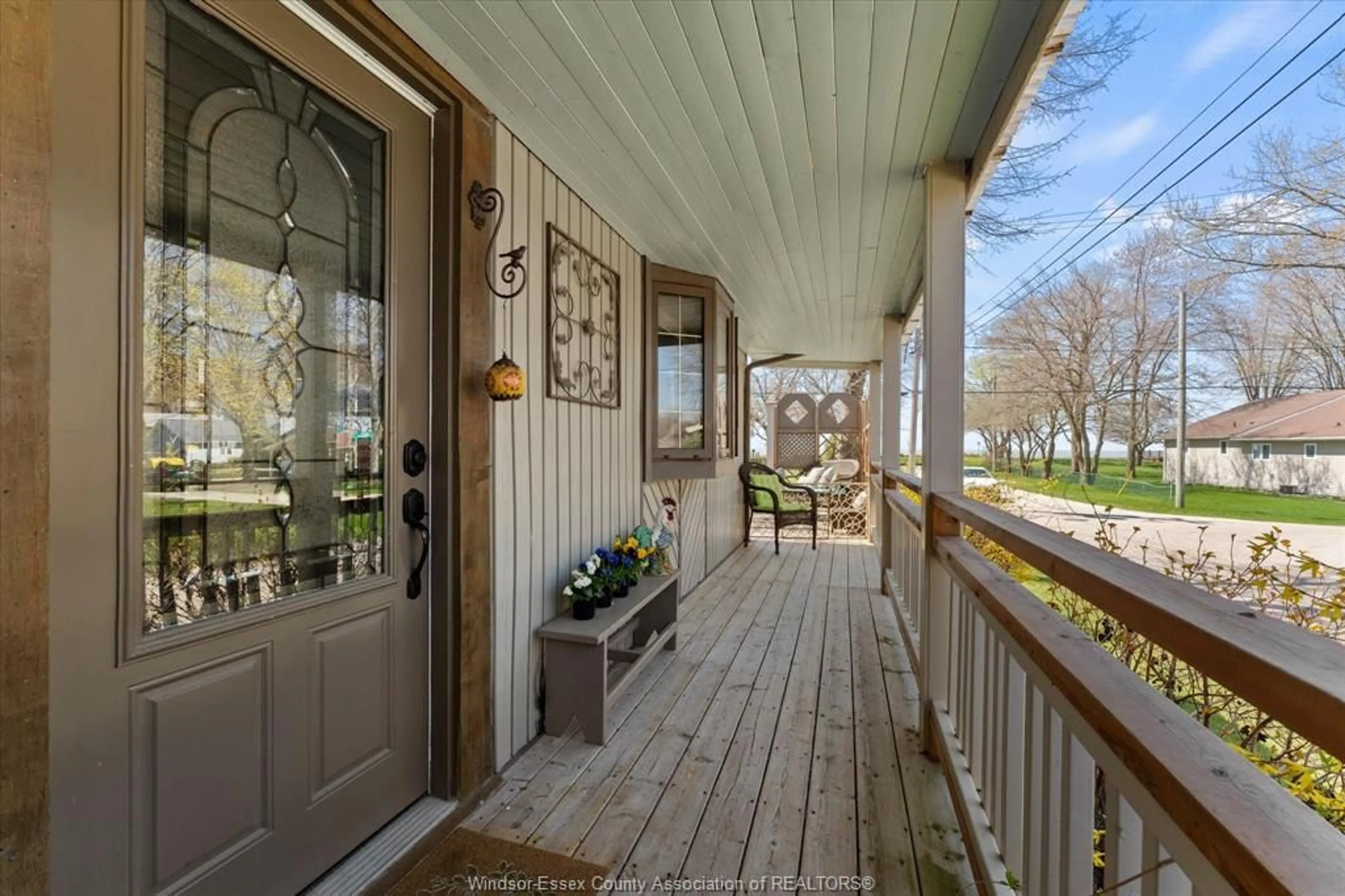 Indoor entryway for 135 ESSEX Blvd, Amherstburg Ontario N9V 2Y8