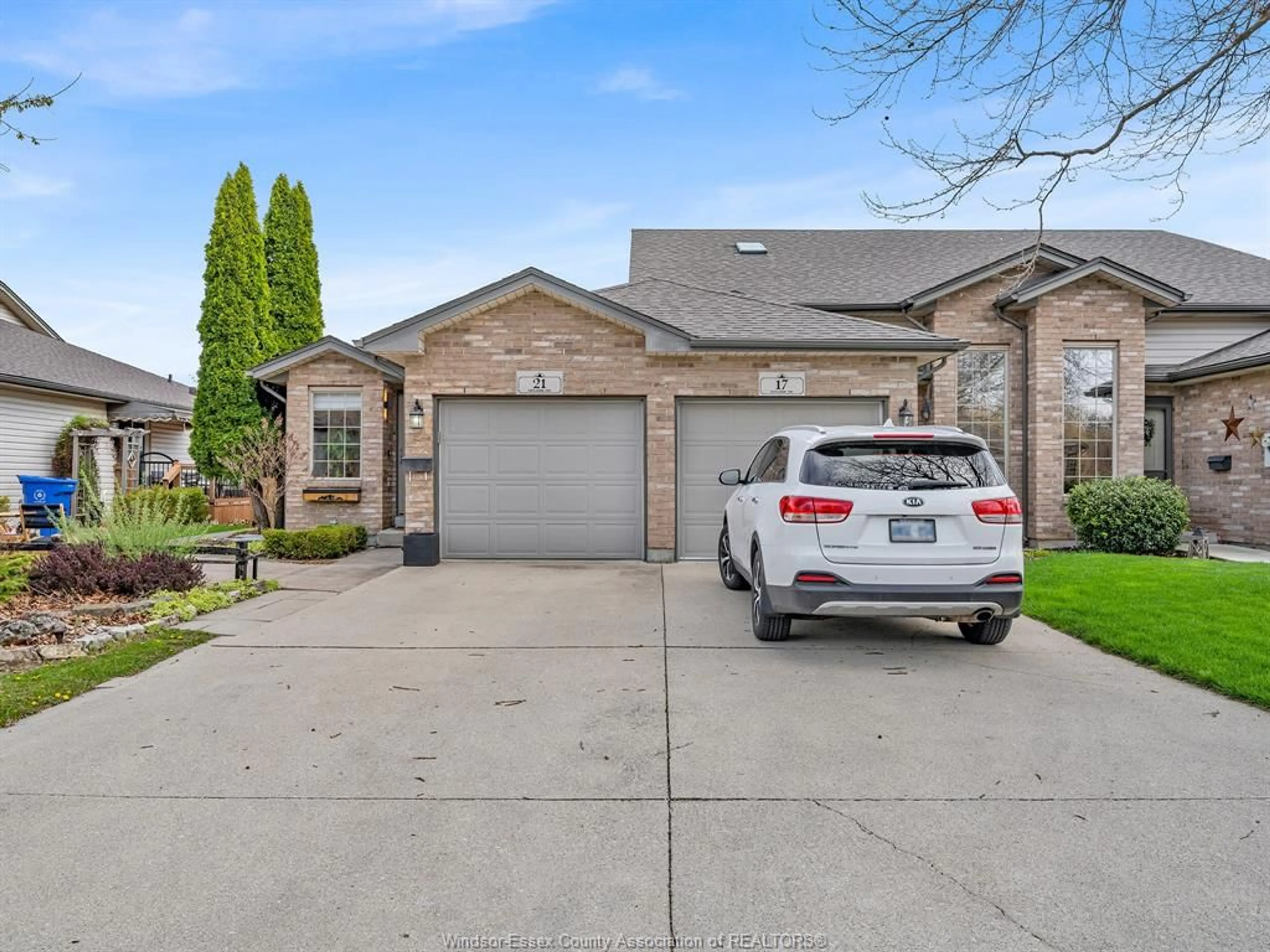 Home with brick exterior material, street for 21 TOFFLEMIRE Crt, Amherstburg Ontario N9V 4E3