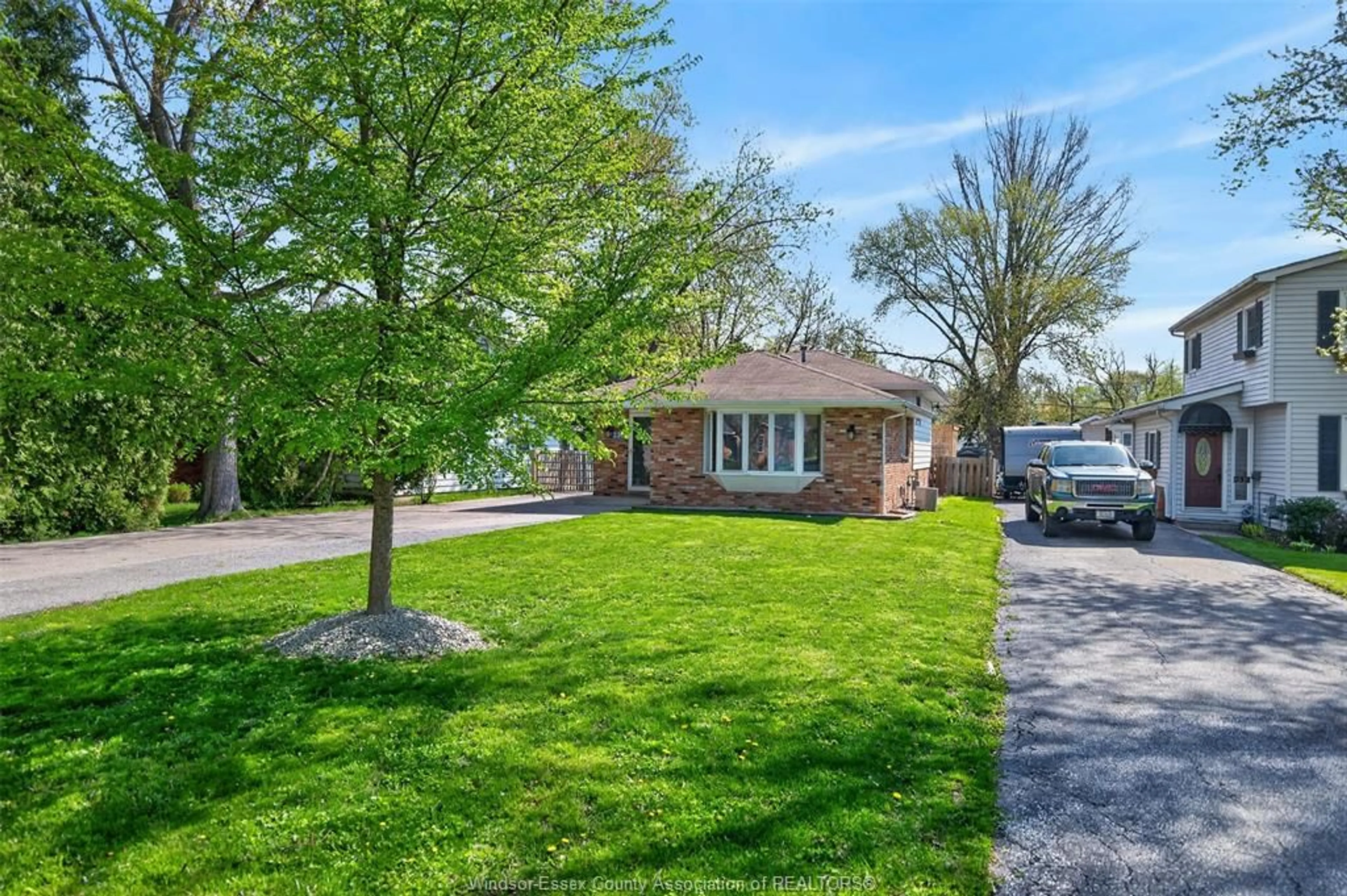 A pic from outside/outdoor area/front of a property/back of a property/a pic from drone, street for 226 EDGEWATER Blvd, Tecumseh Ontario N8N 2H2