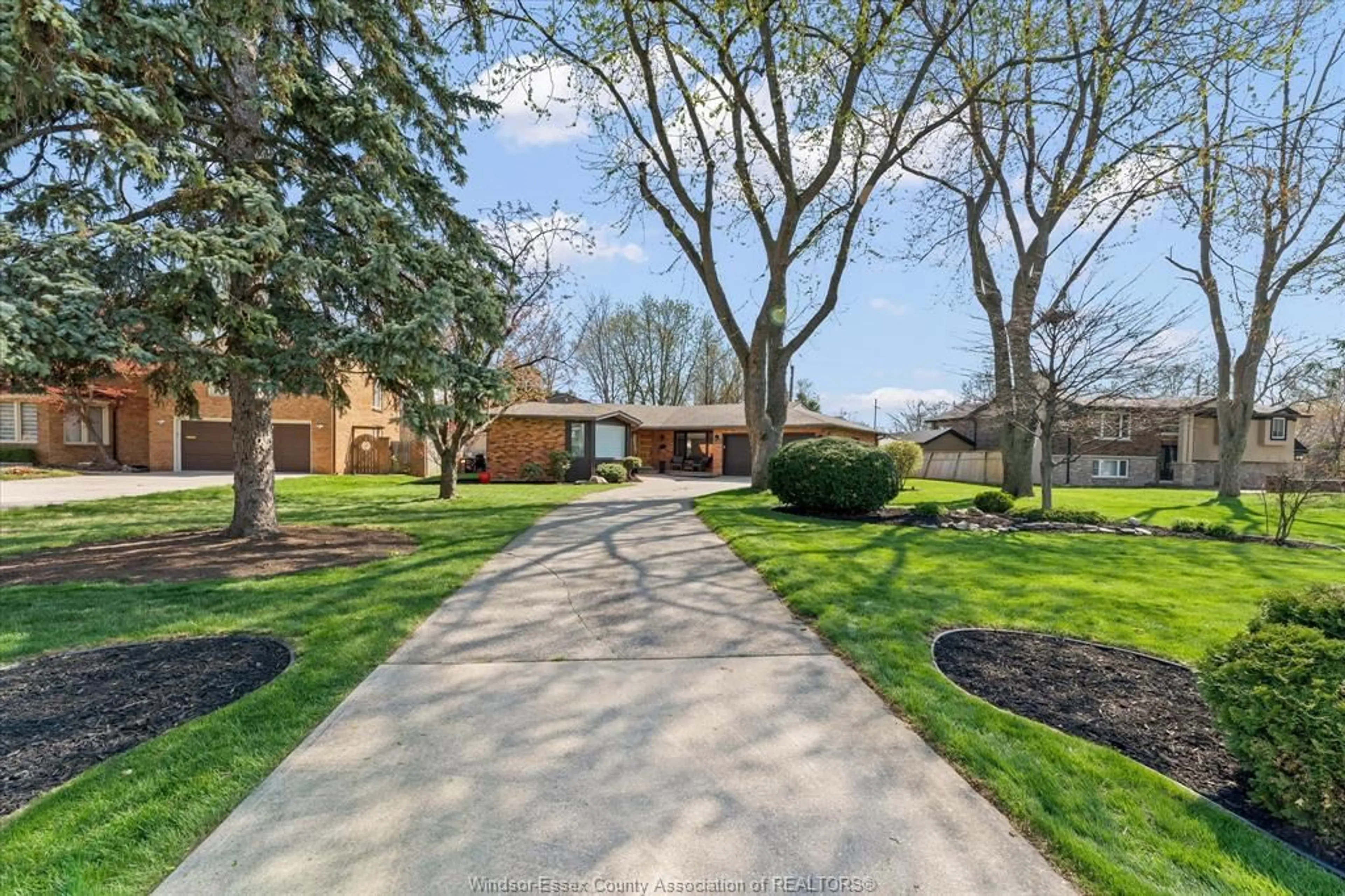 A pic from outside/outdoor area/front of a property/back of a property/a pic from drone, street for 3480 Ouellette, Windsor Ontario N9E 3L9