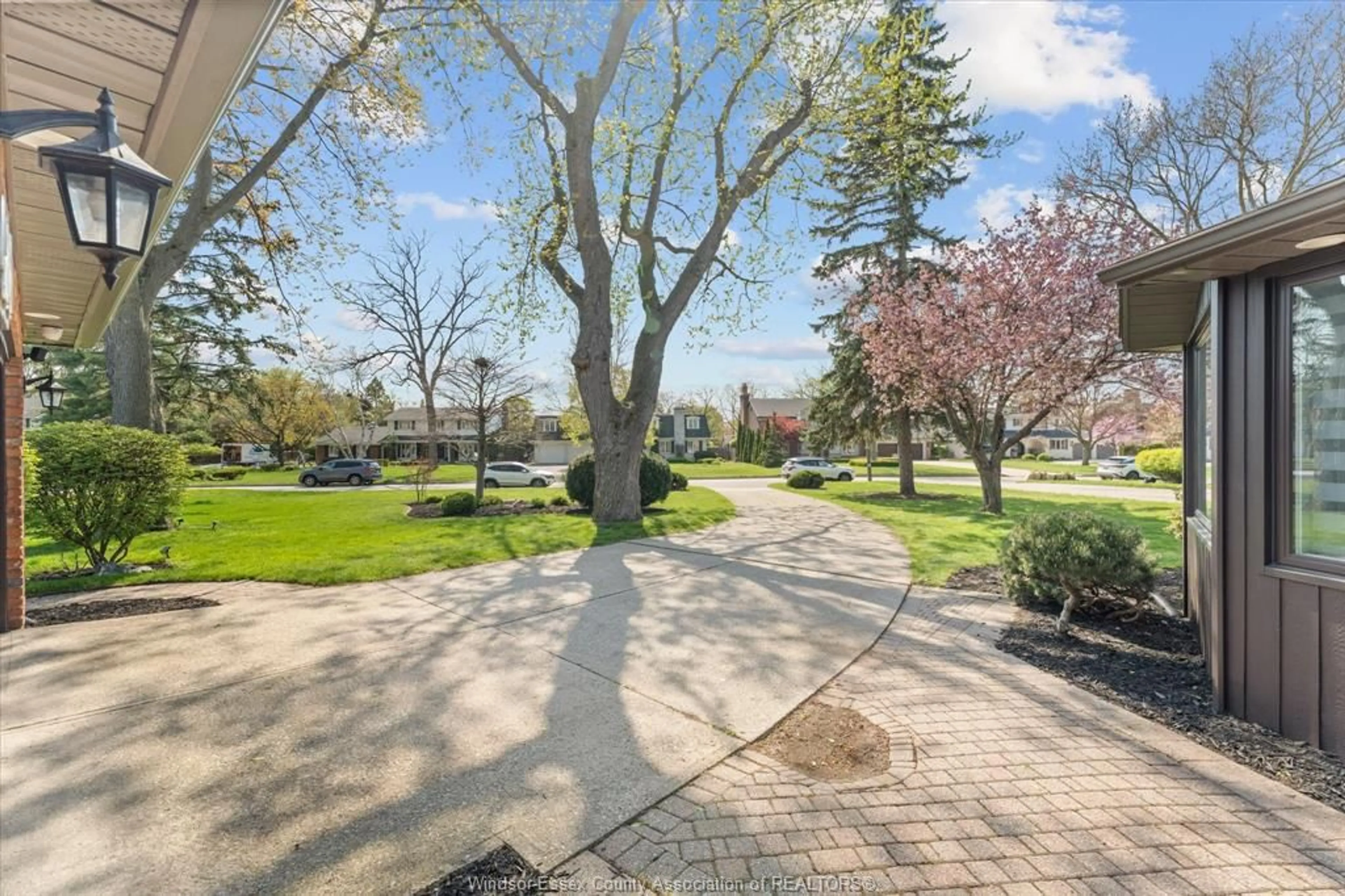 A pic from outside/outdoor area/front of a property/back of a property/a pic from drone, street for 3480 Ouellette, Windsor Ontario N9E 3L9