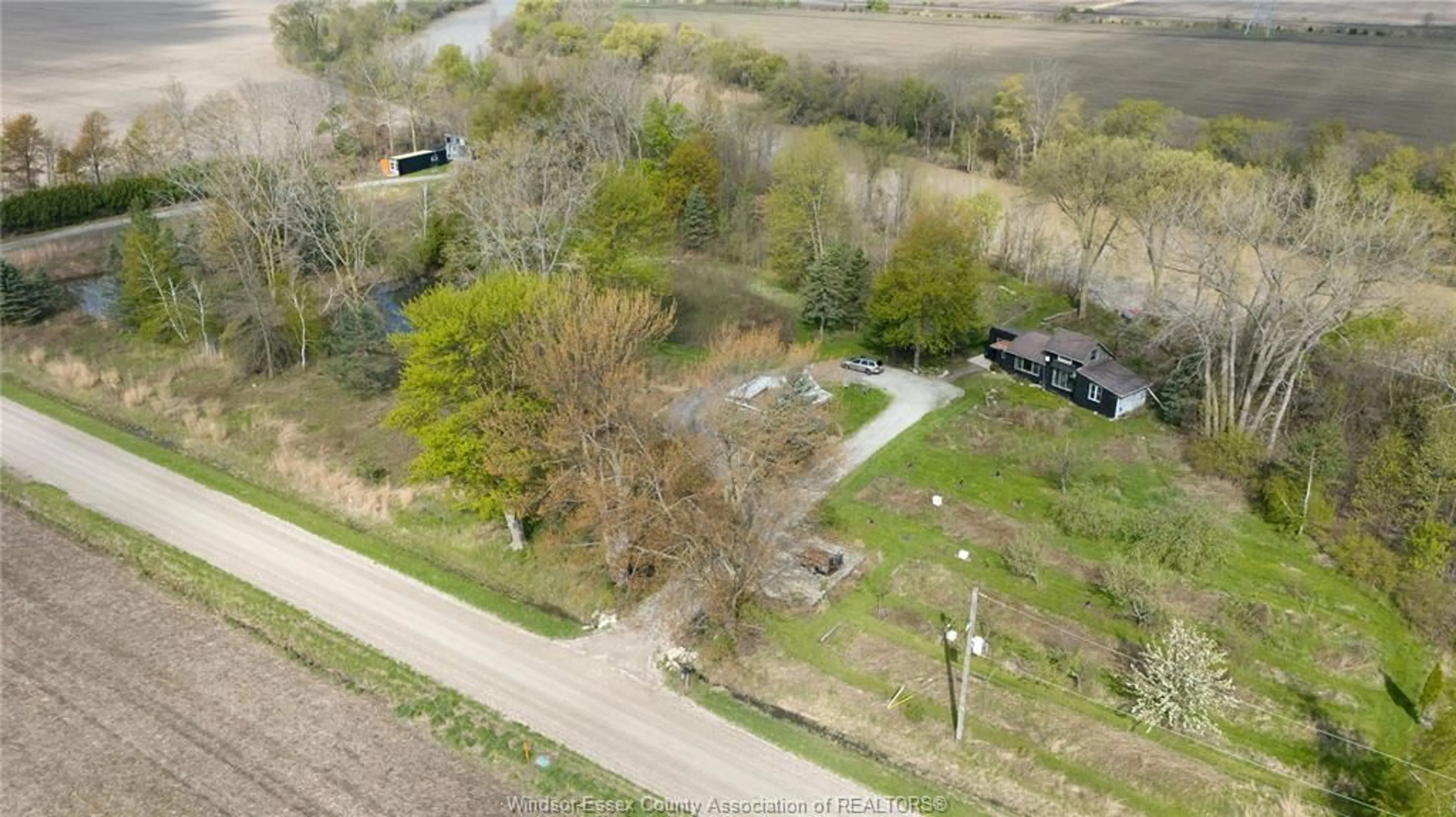 A pic from outside/outdoor area/front of a property/back of a property/a pic from drone, unknown for 5689 Third Line, Chatham-Kent Ontario N7M 5T1