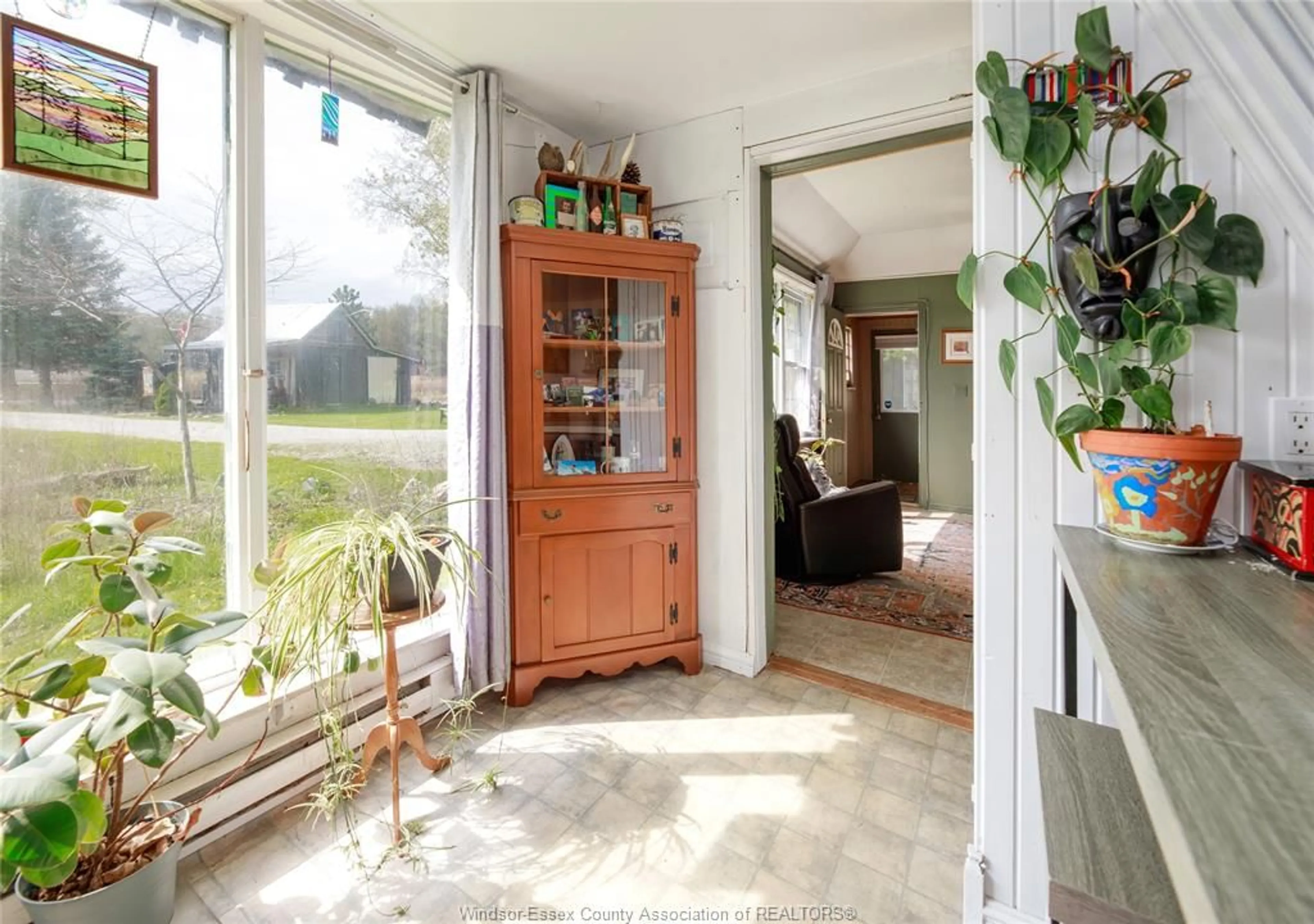 Indoor foyer for 5689 Third Line, Chatham-Kent Ontario N7M 5T1