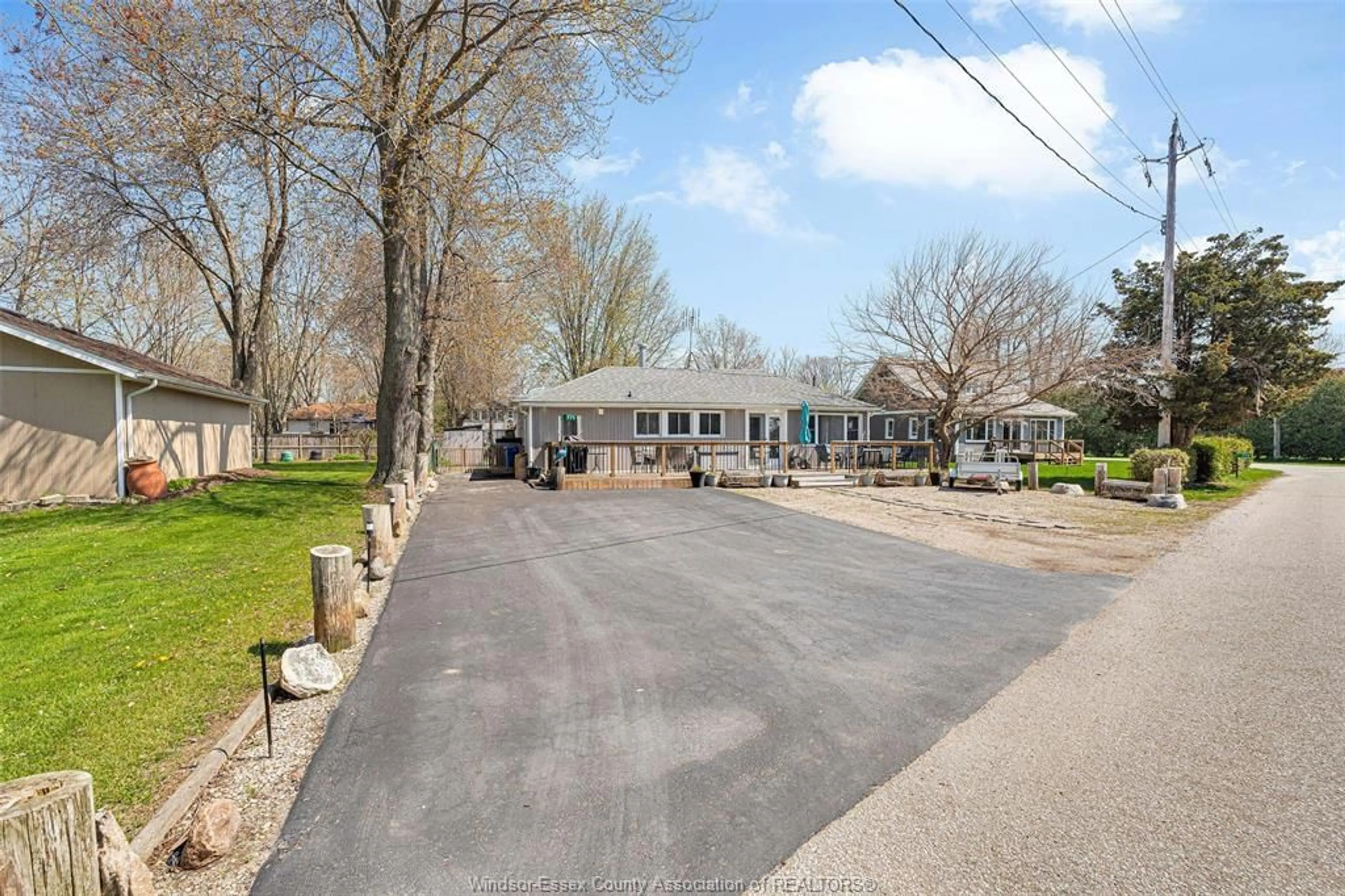A pic from outside/outdoor area/front of a property/back of a property/a pic from drone, street for 175 CLAREMONT Lane, Amherstburg Ontario N9V 2Y8