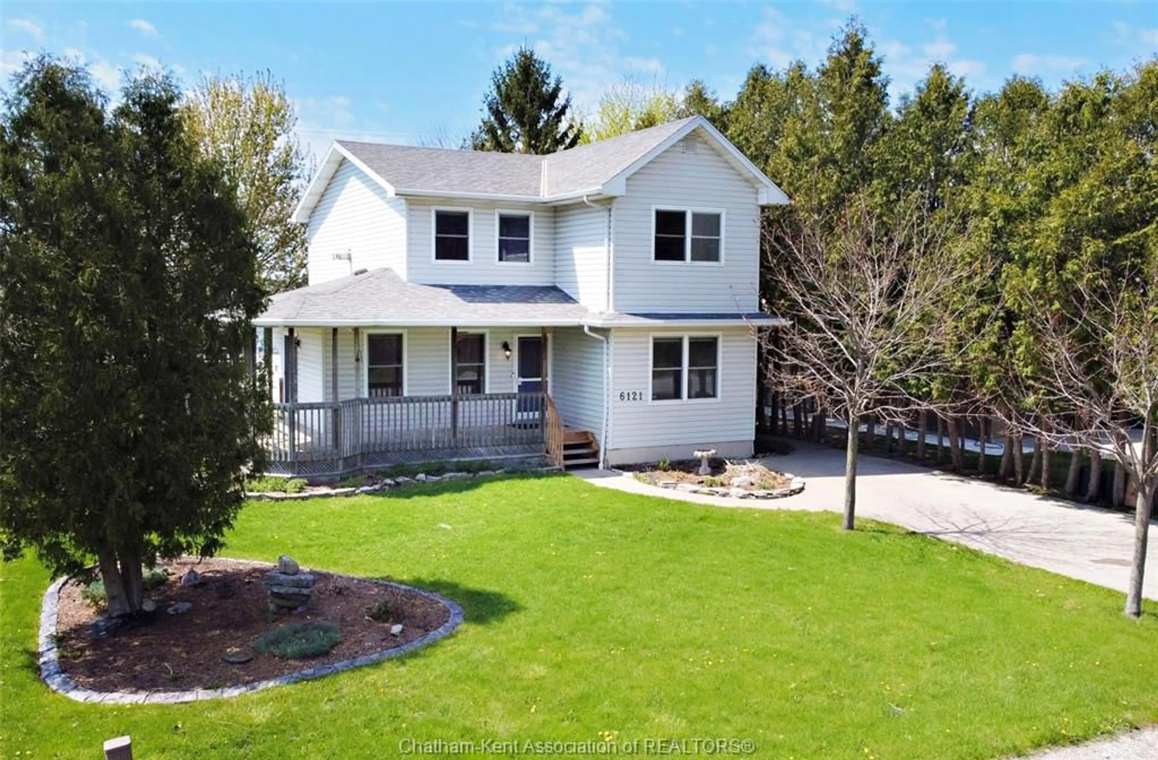 A pic from outside/outdoor area/front of a property/back of a property/a pic from drone, street for 6121 Emerson Ave, Comber Ontario N0P 1J0