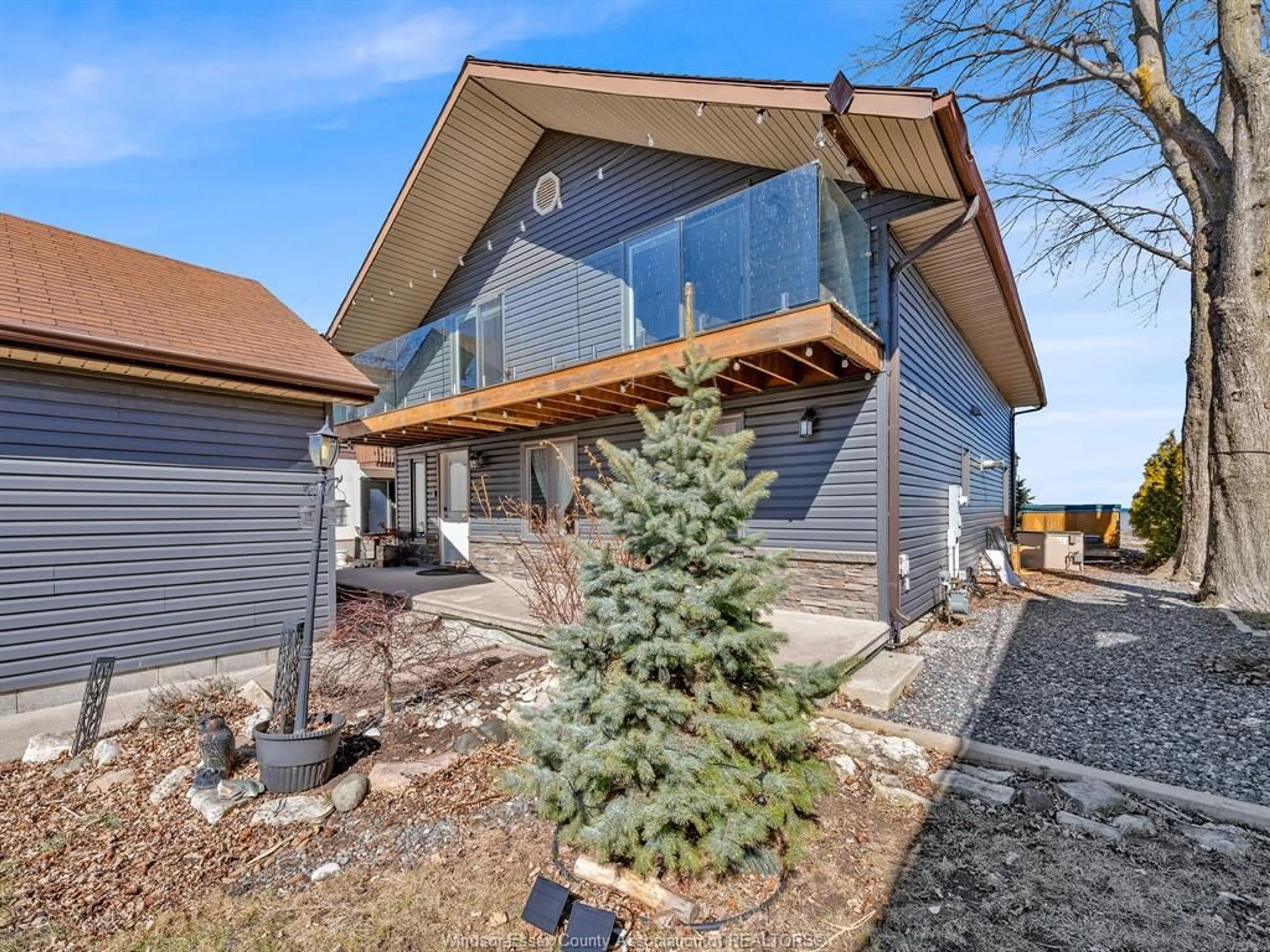 Home with vinyl exterior material, unknown for 1206 SHORELINE Ave, Lakeshore Ontario N0R 1A0