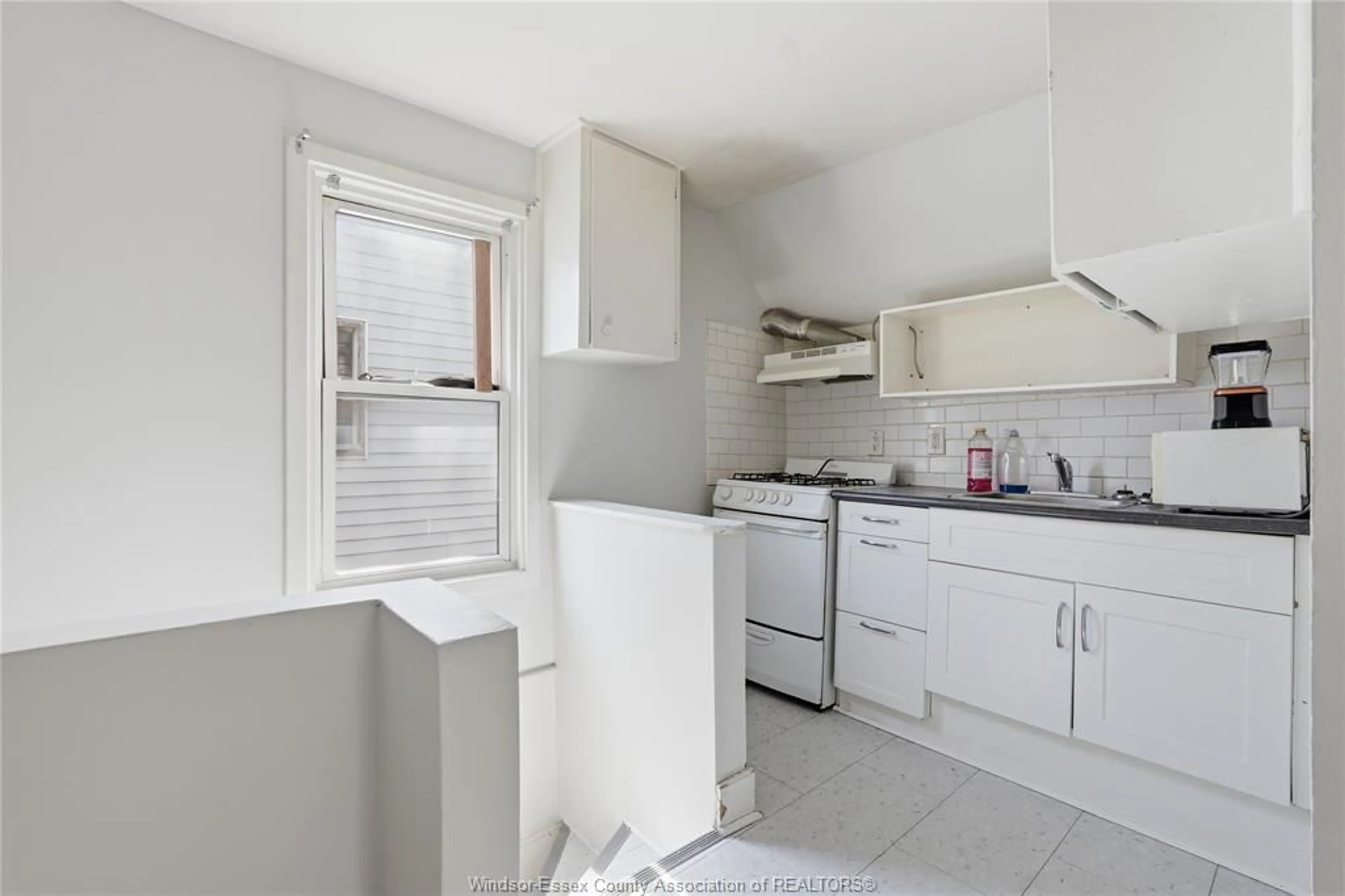 Standard kitchen, unknown for 1021 WELLINGTON Ave, Windsor Ontario N9A 5K2