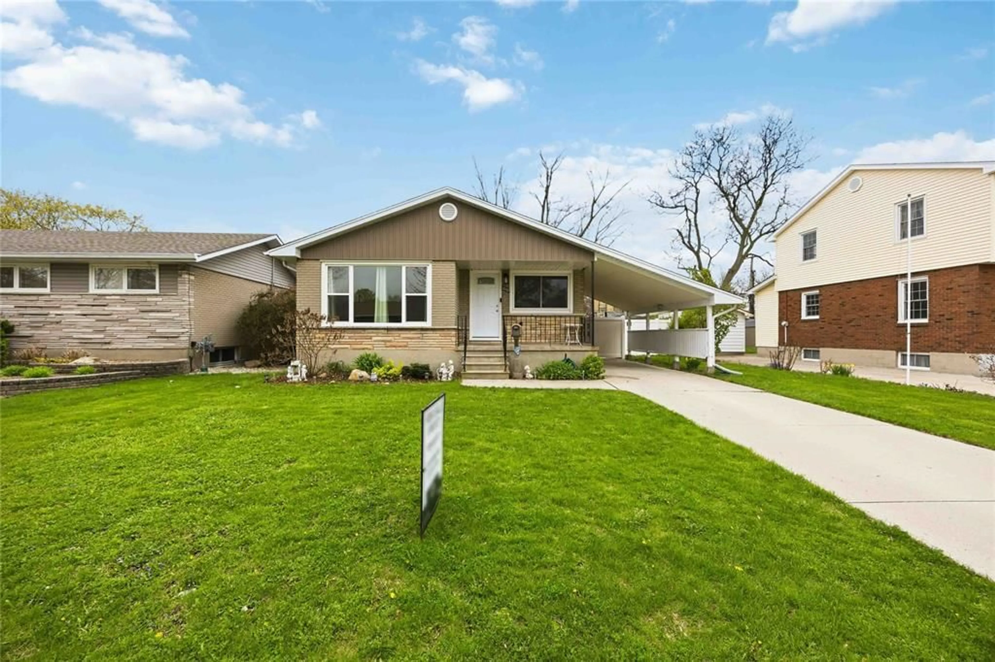 Home with vinyl exterior material, street for 1010 MEIGHEN Cres, Sarnia Ontario N7S 1A8