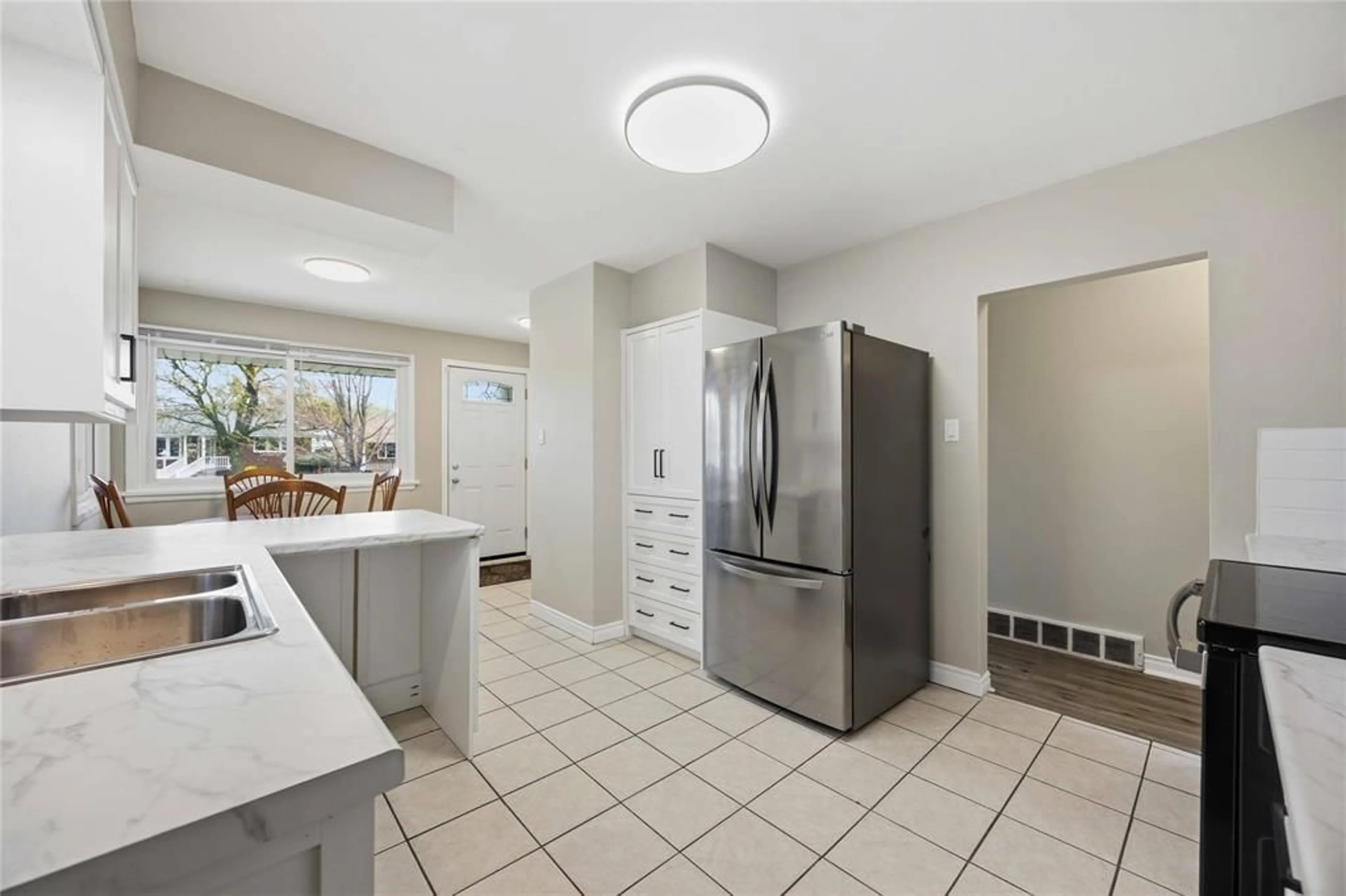 Unknown for 1010 MEIGHEN Cres, Sarnia Ontario N7S 1A8