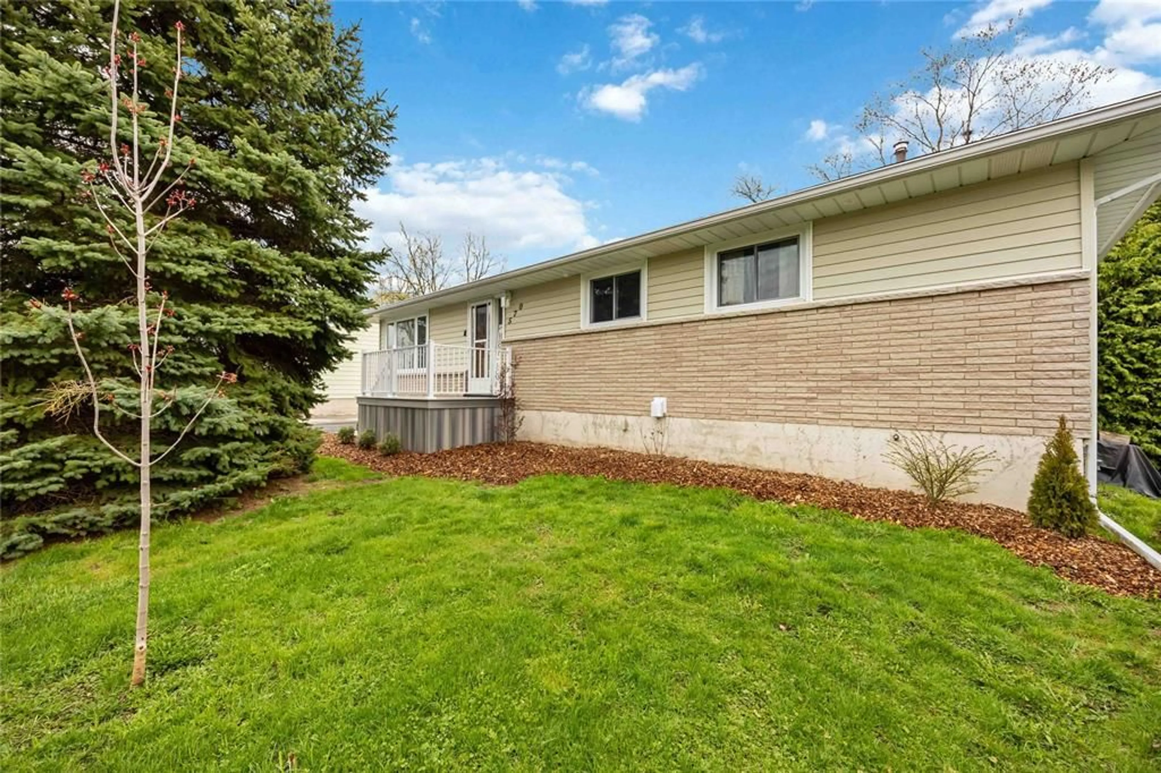 Unknown for 570 NIAGARA St, Plympton-Wyoming Ontario N0N 1T0