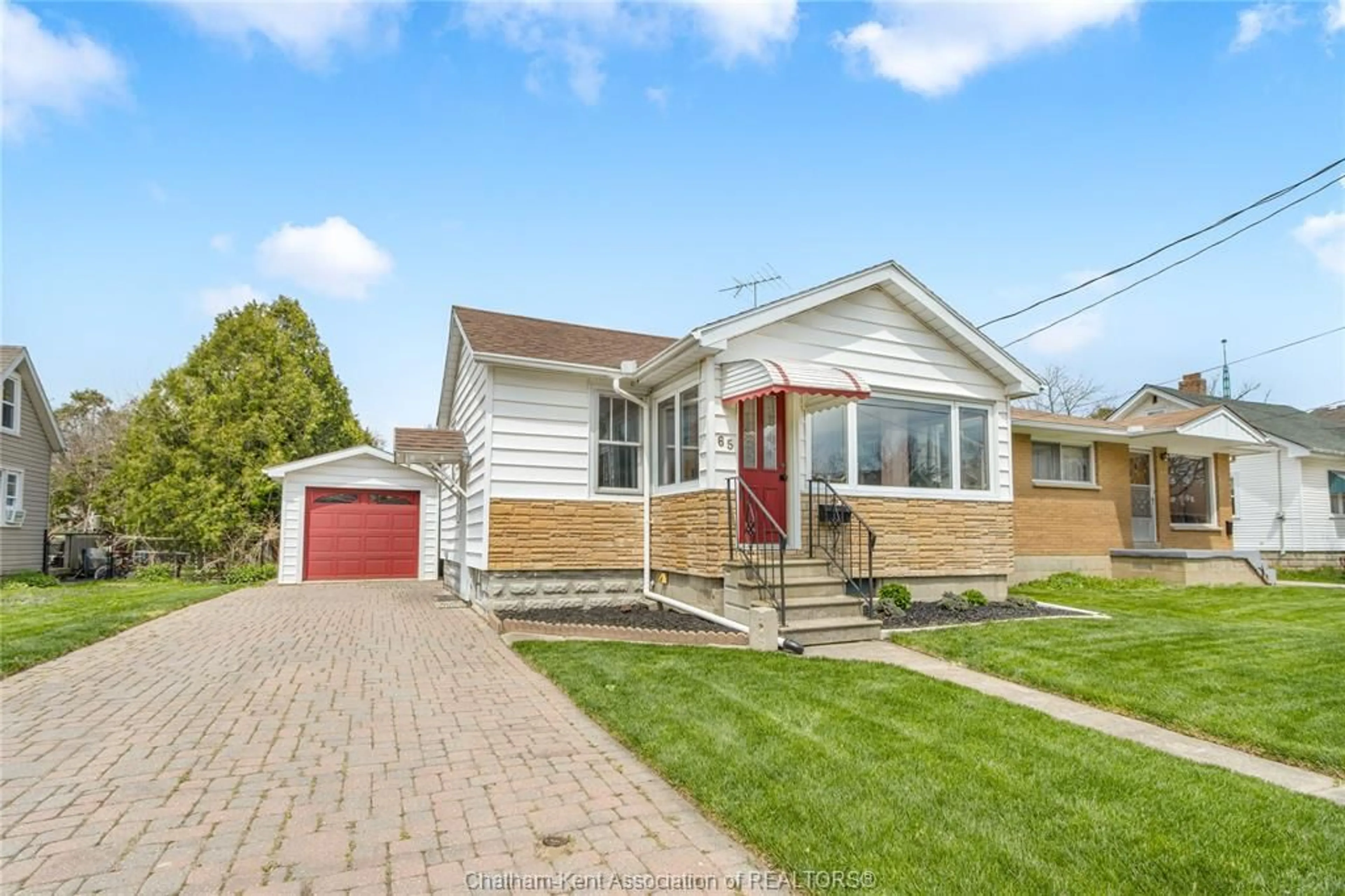 Home with vinyl exterior material, street for 65 WILSON Ave, Chatham Ontario N7L 1K8