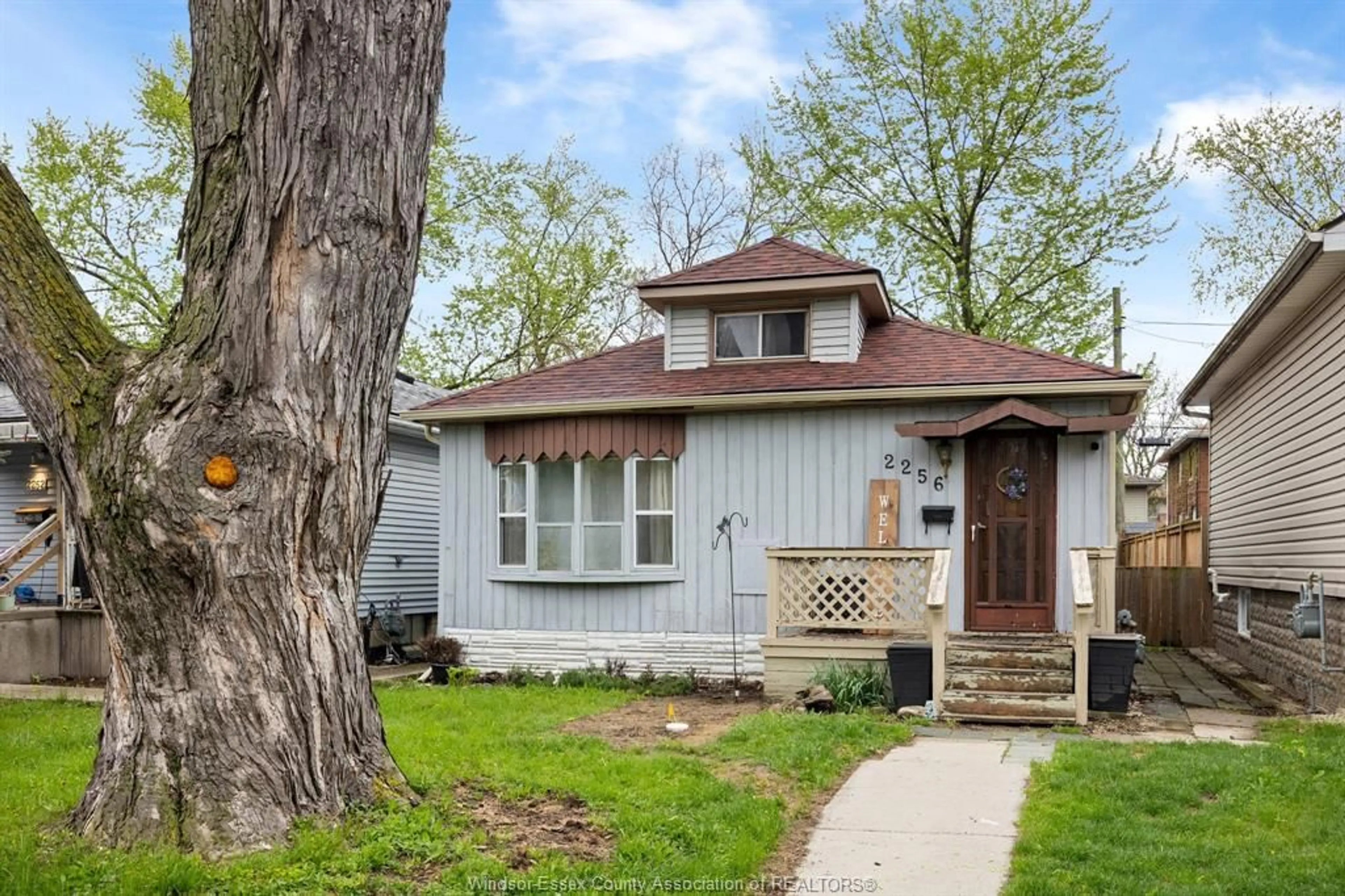 Home with vinyl exterior material, street for 2256 CHURCH, Windsor Ontario N8X 1V9