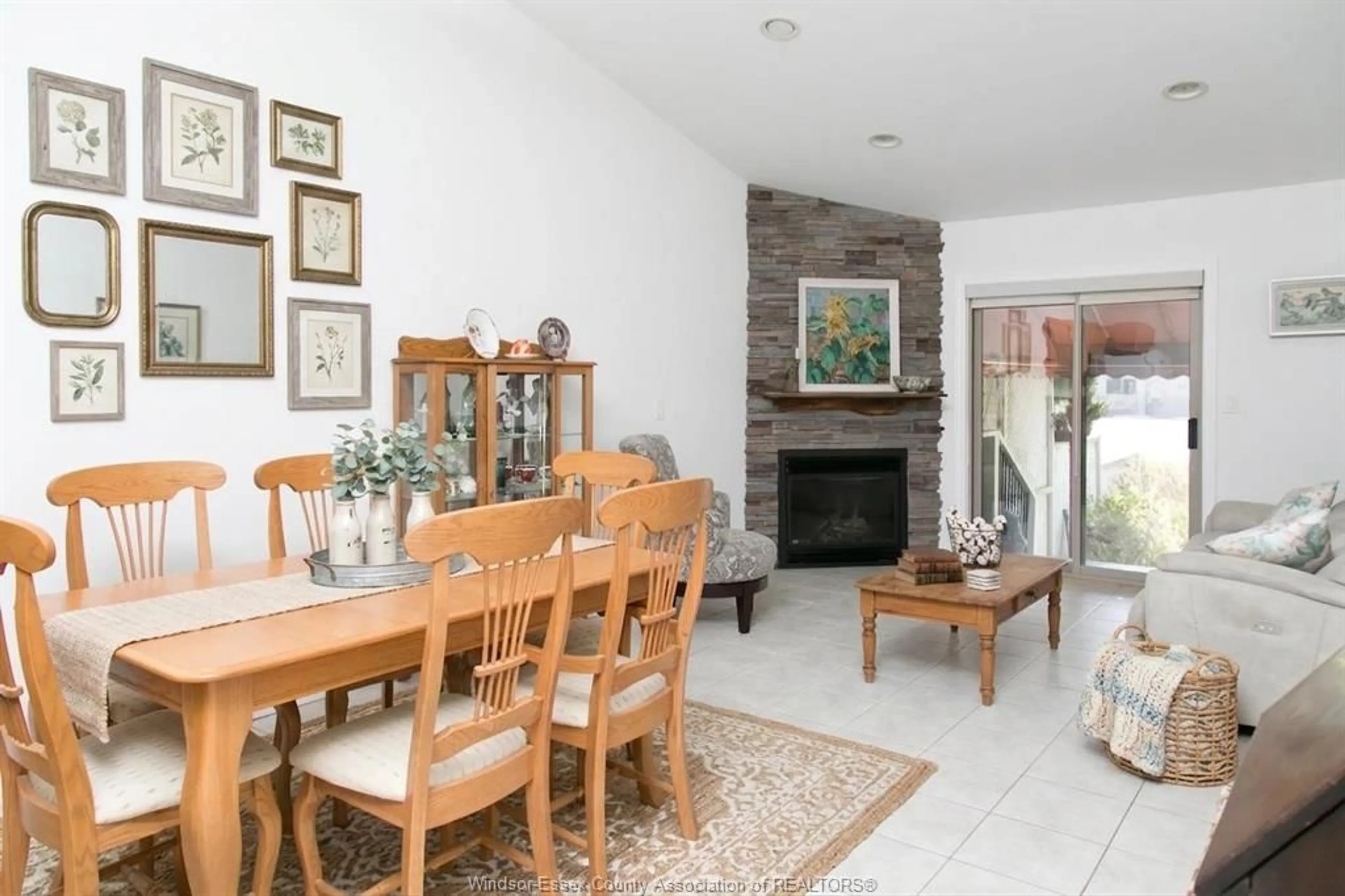 Dining room, ceramic/tile floor for 8 Sand Pebble Cres, Kingsville Ontario N9Y 4B3