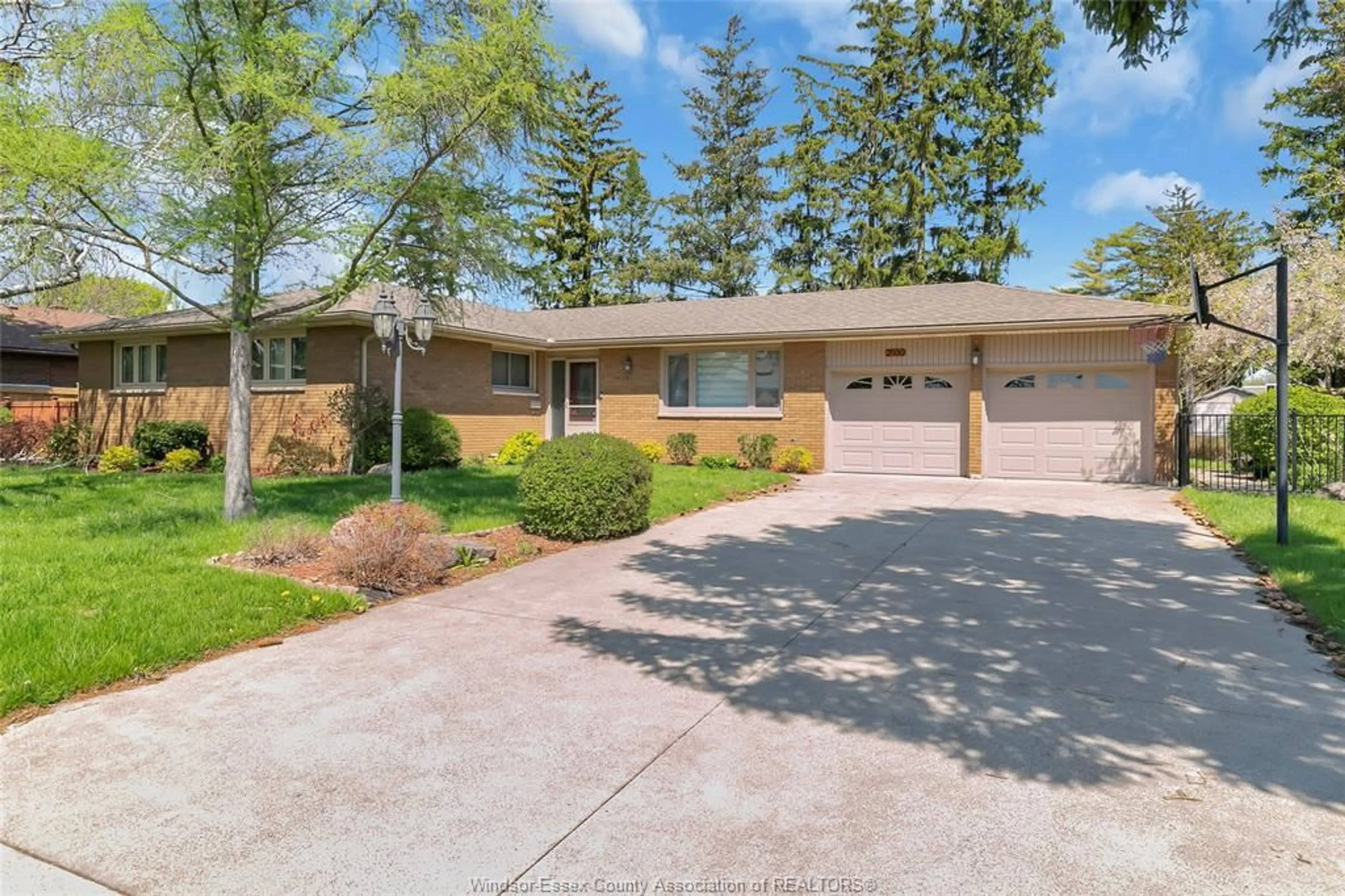 Unknown for 2930 Curry Ave, Windsor Ontario N9E 2Y1